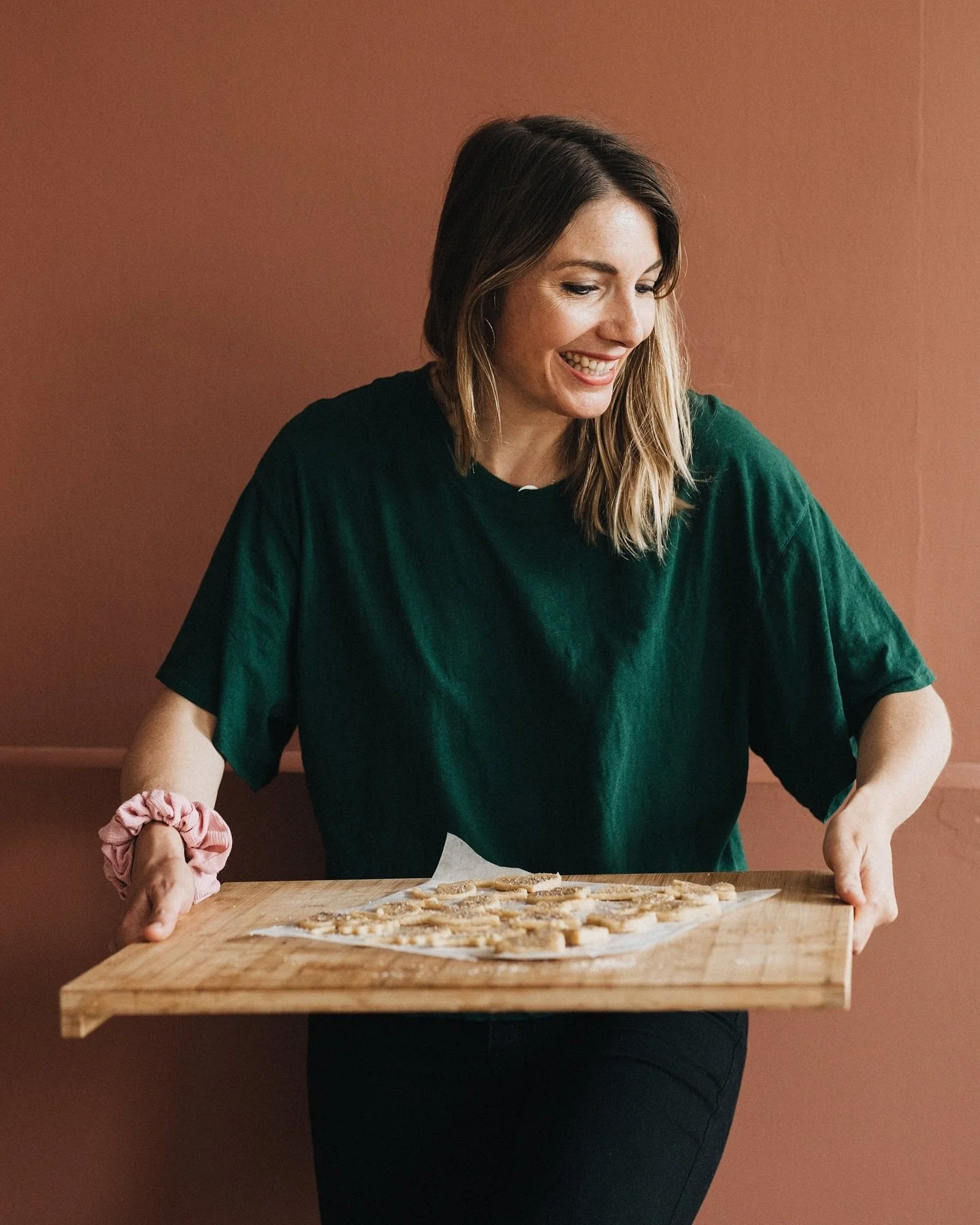 ✨ Pause go&ucirc;ter et confidences. 
 Je m&rsquo;installe avec vous, mes petits sabl&eacute;s &agrave; port&eacute;e de main, pour &eacute;changer quelques minutes. Comme vous l&rsquo;avez peut-&ecirc;tre remarqu&eacute;, il y a du changement dans l