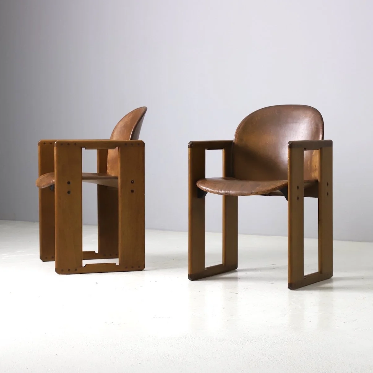 pair-of-dialogo-chairs-by-afra-and-tobia-scarpa-for-bandb-italia-1974.jpg