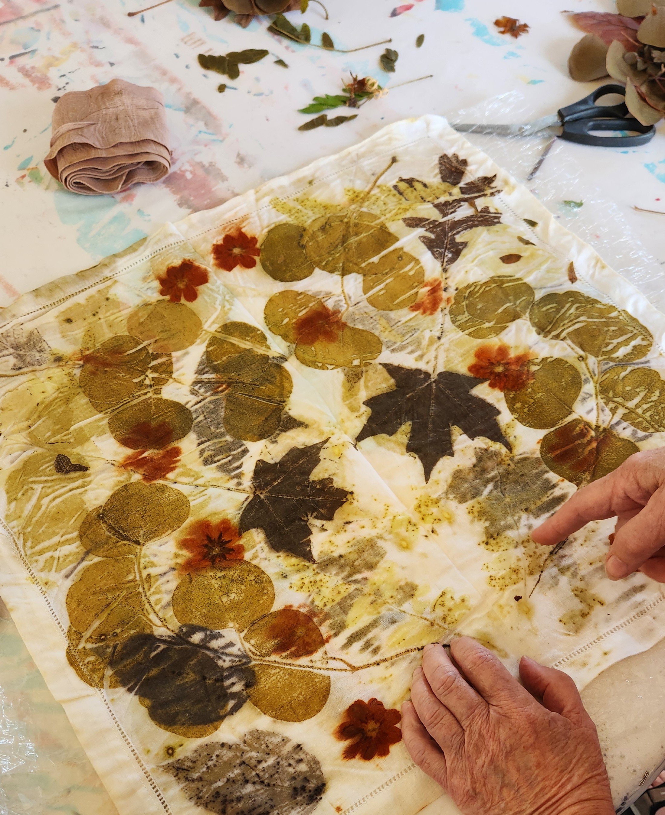 Eco-Printing with Pressed Flowers &amp; Autumn Leaves