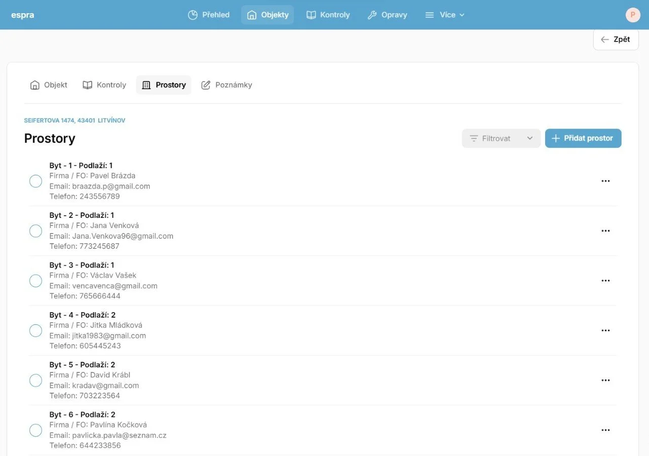 Screenshot softwaru pro správu nemovitostí zobrazující seznam bytových jednotek, doplněný o kontaktní údaje a informace o odpovědné osobě.