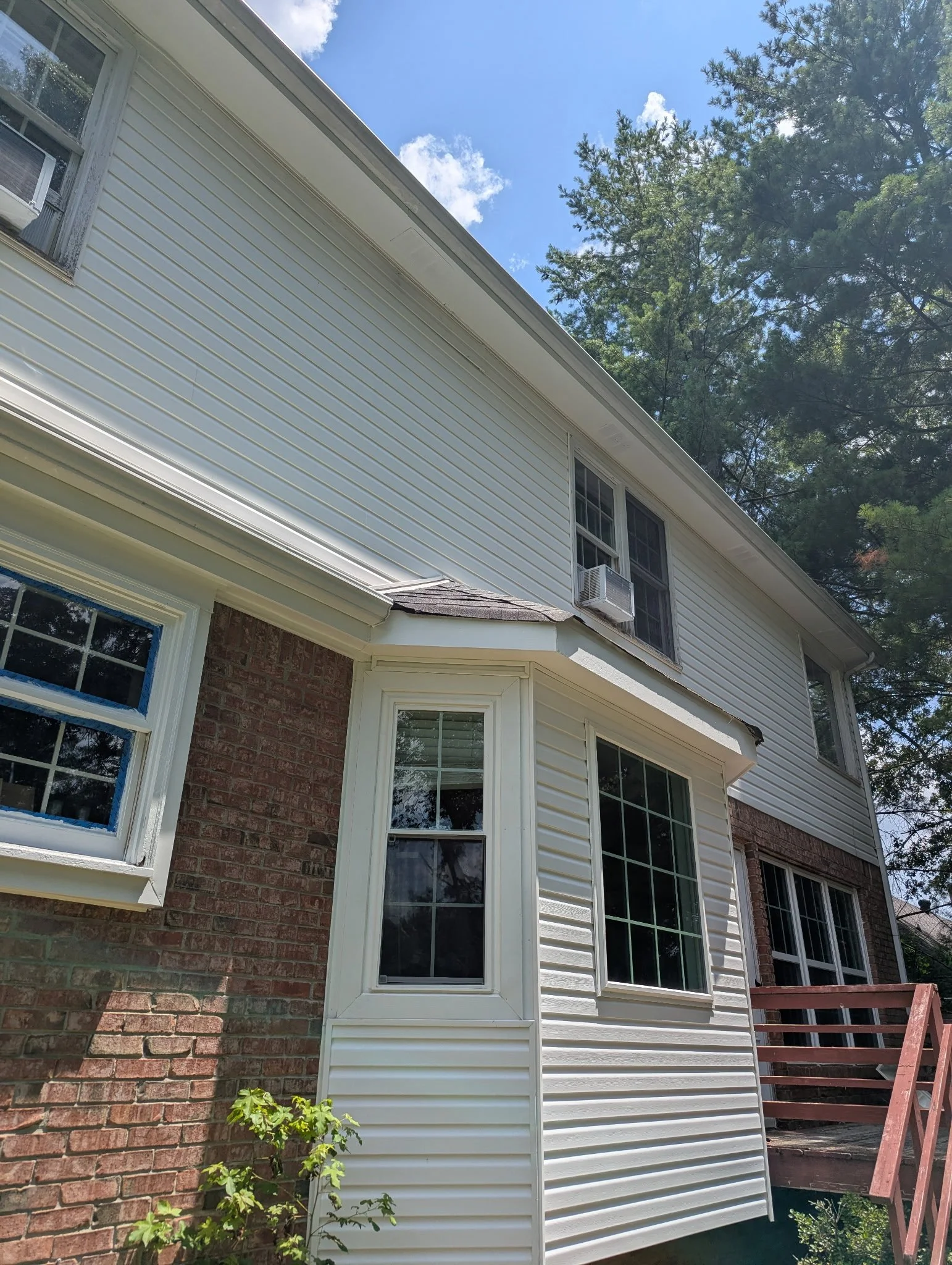 Soffit, fascia and gutter replacement completed by Lil Fellers in Clarksville TN