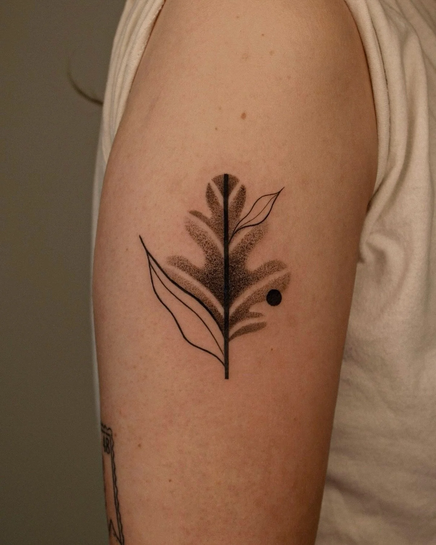 Tatouage r&eacute;alis&eacute; par @leeva.tattoo 🖤

&rarr; Pour toute question ou prise de rendez-vous :
Par mail leeva.tattoo@gmail.com ou remplir directement le formulaire via le lien dans sa bio. 
___

#montpellier #mtp #montpelliertattoo #tattoo