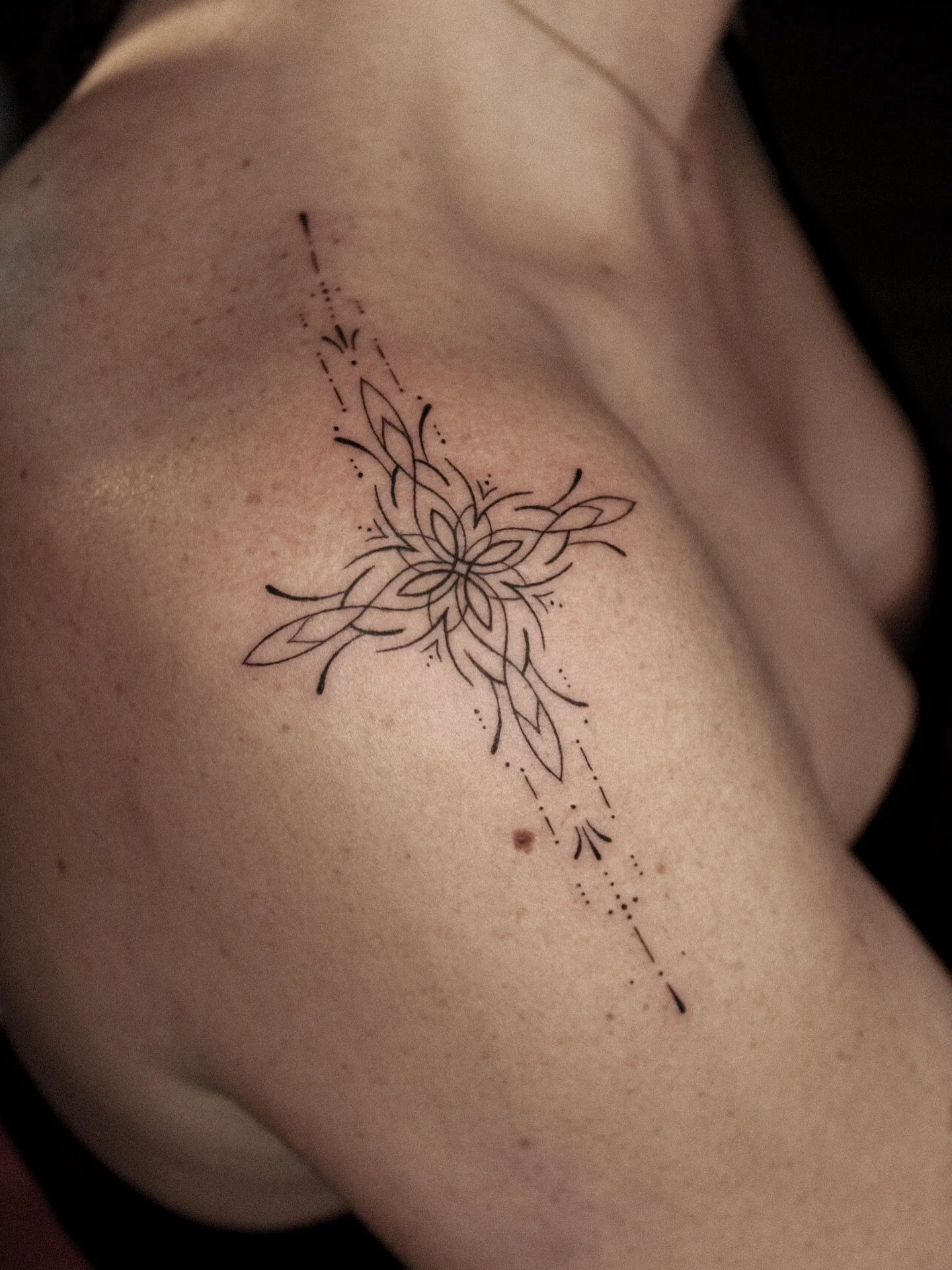 Ornemental design ✦
Fait par @leeva.tattoo 

&darr; Infos/Booking
leeva.tattoo@gmail.com
reglisse-studio.com

___
#montpellier #mtp #montpelliertattoo #tattoomontpellier #tatoueurmontpellier