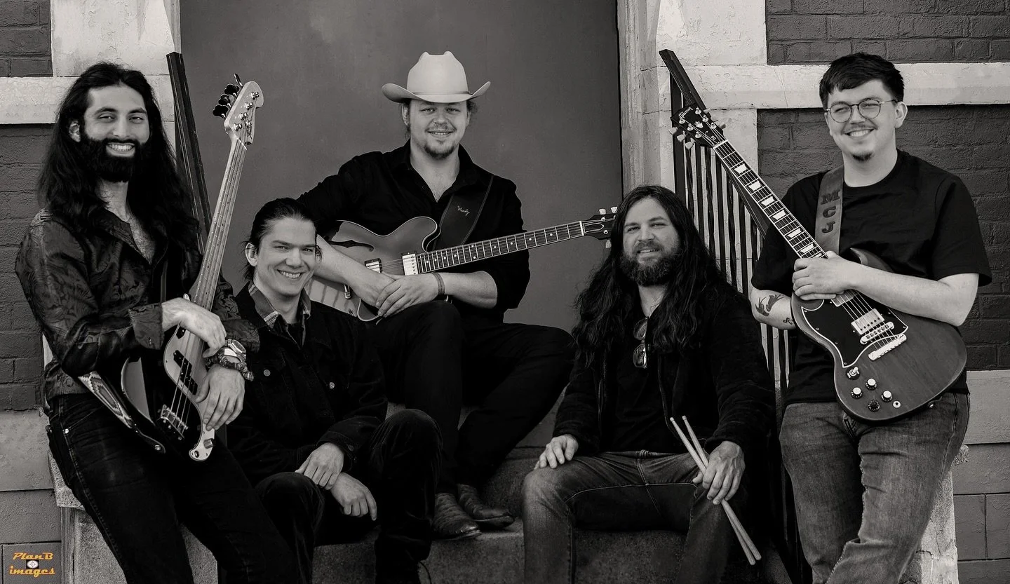 Come by @mansionhilltavern to see The Electric Indigo Friday, September 19th! Tunes are free and run from 8 PM to 11 PM.
.
📸: @jerryburck 
.
.
.
#electricindigo #cincinnati #cincy #cincinnatimusic #cincymusic #kentucky #ky #kentuckymusic #original #