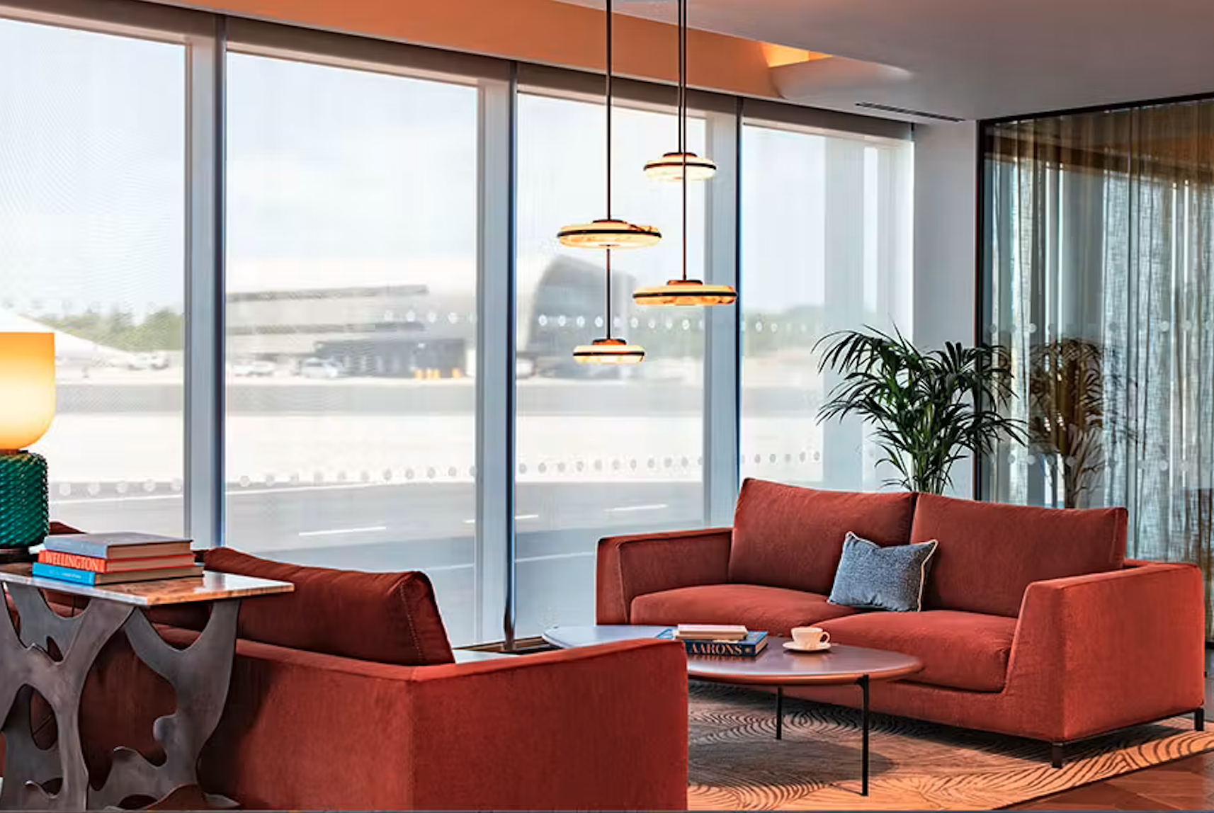 flexjet-farnborough-private-terminal-airfield-lounge-2026.png