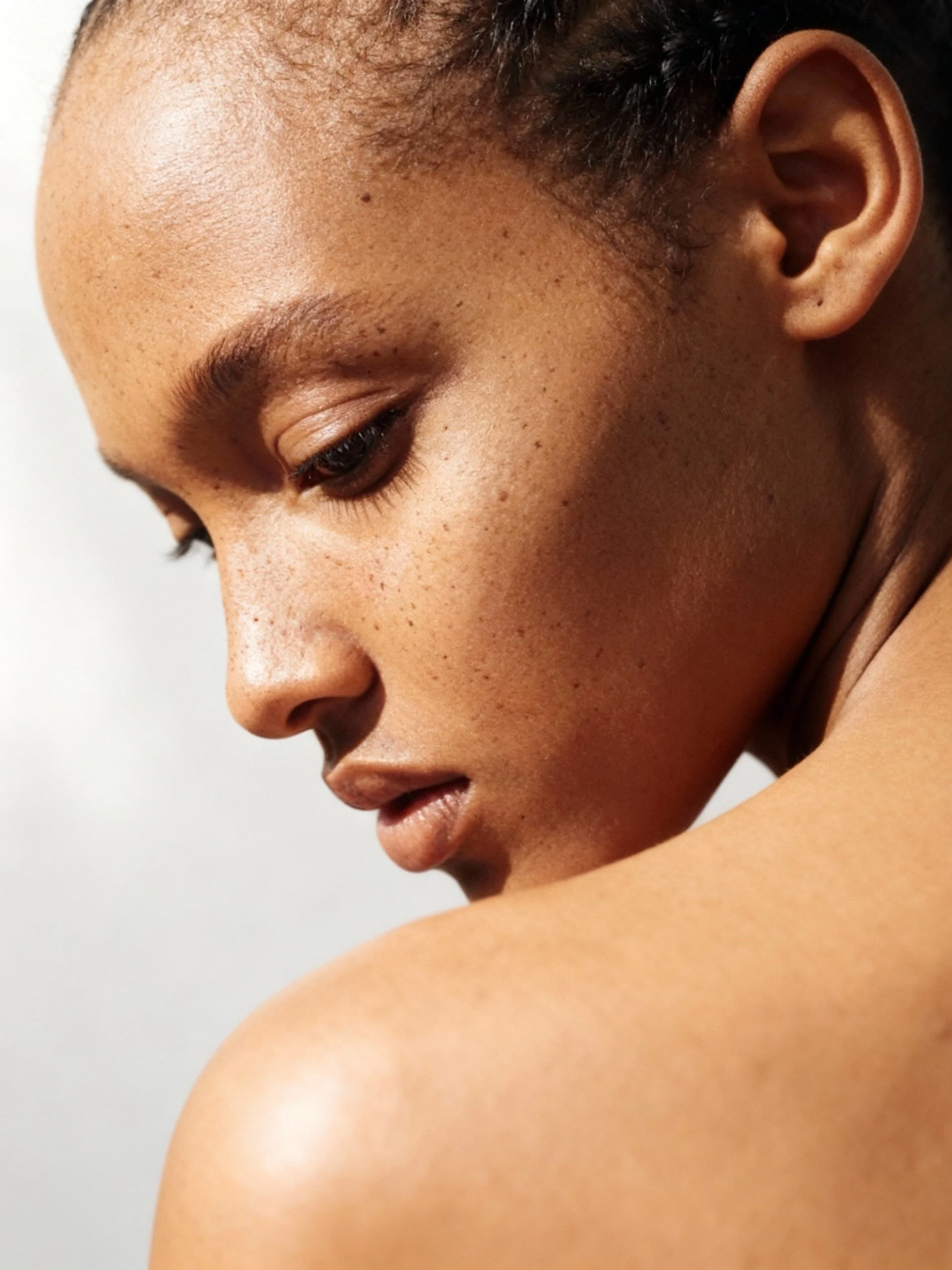 Peau naturelle avant microneedling au cabinet médical à Évian-les-Bains