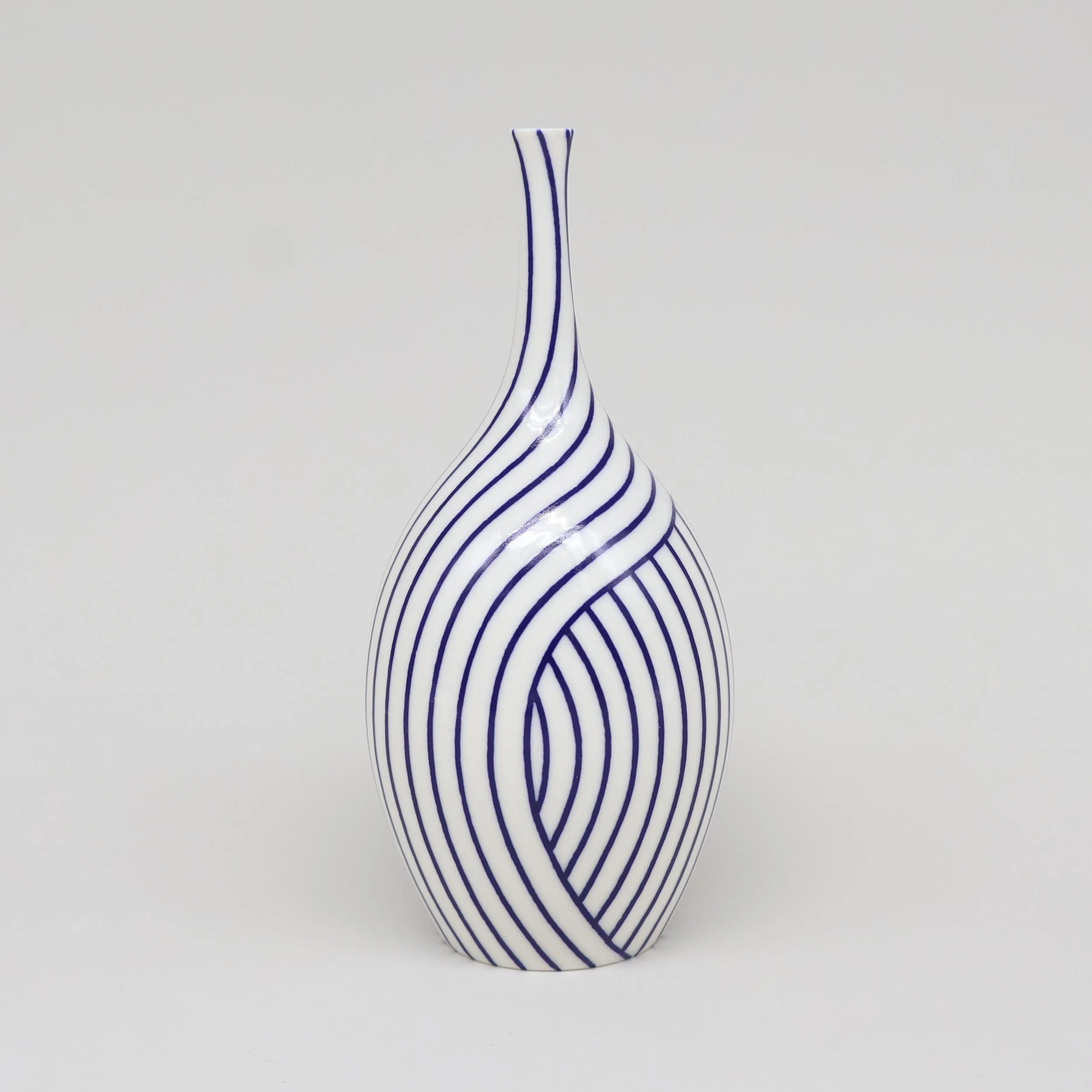 medium layered lines bottle.jpg