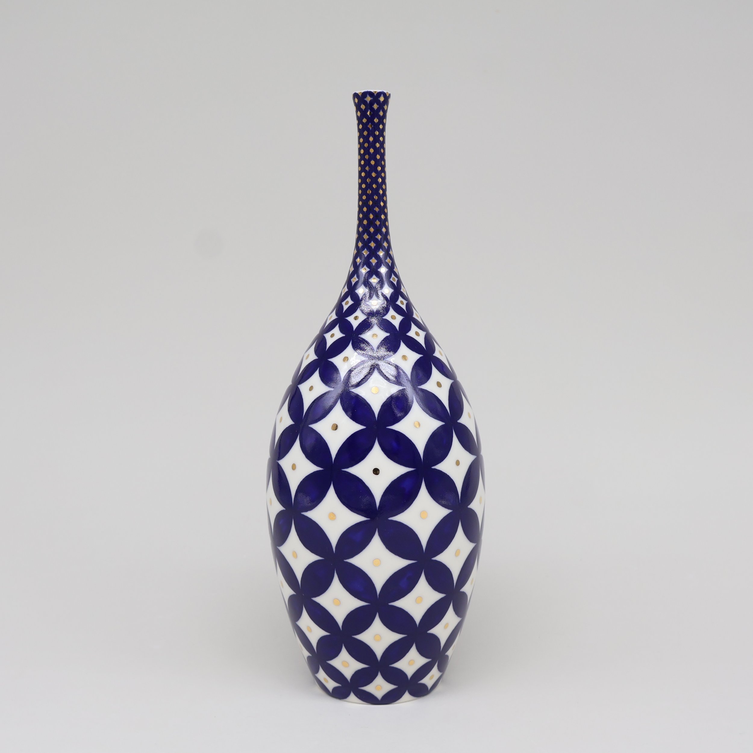 CDR bottle with gold 2.jpg