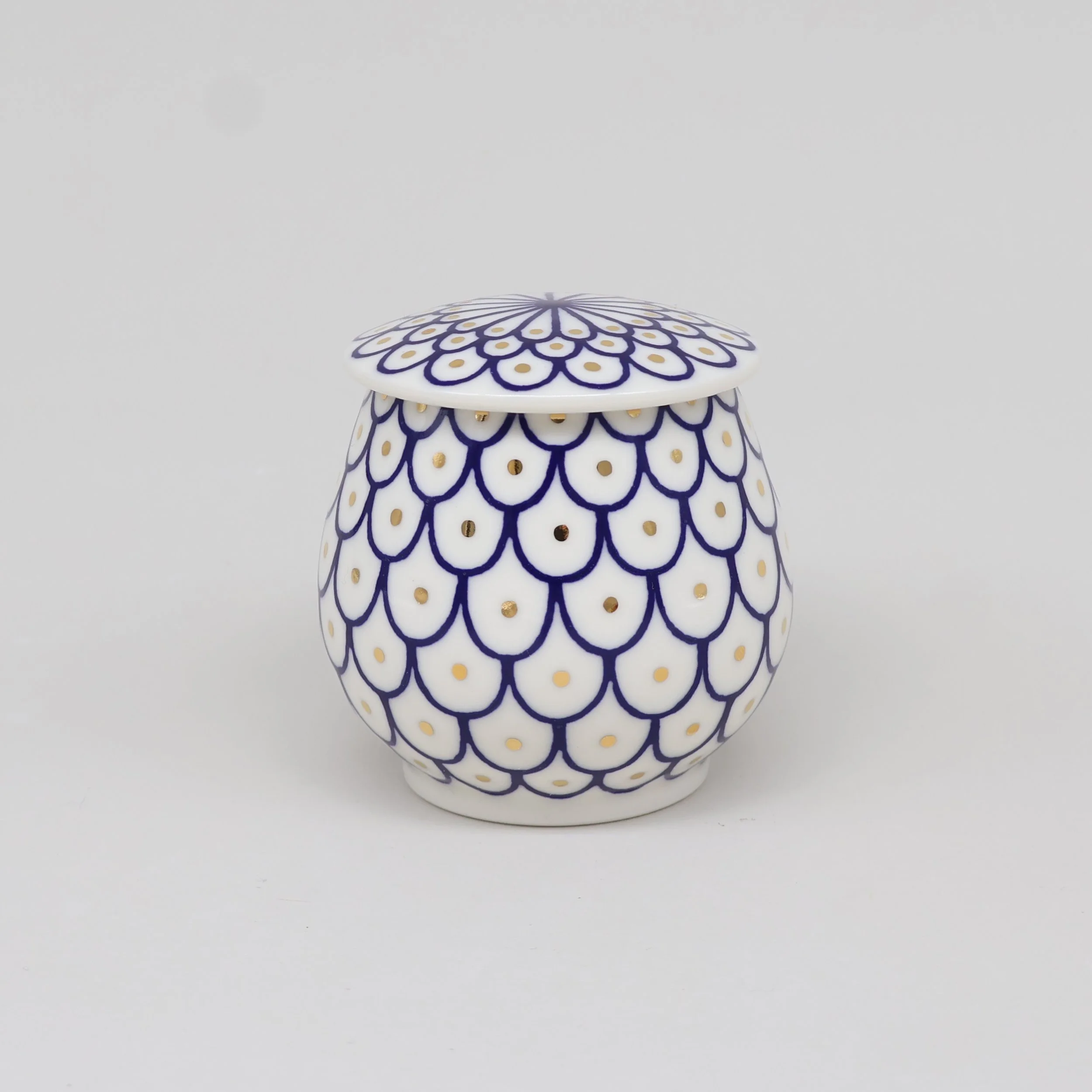 scalloped tea jar 1.jpg