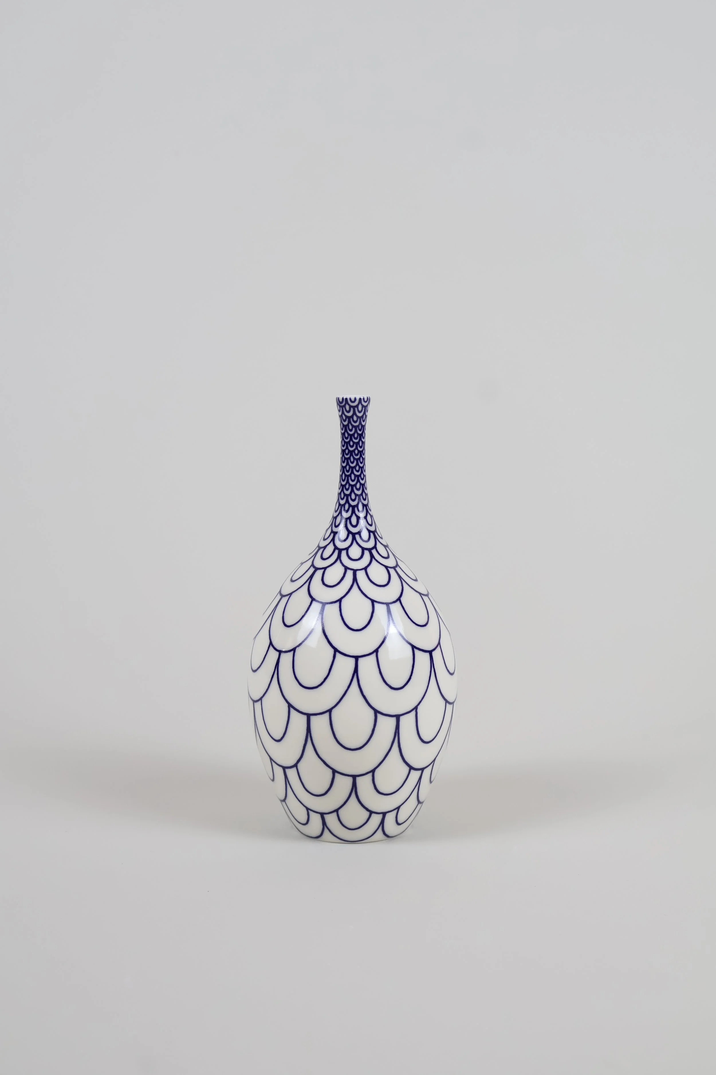 Medium scalloped Bottle