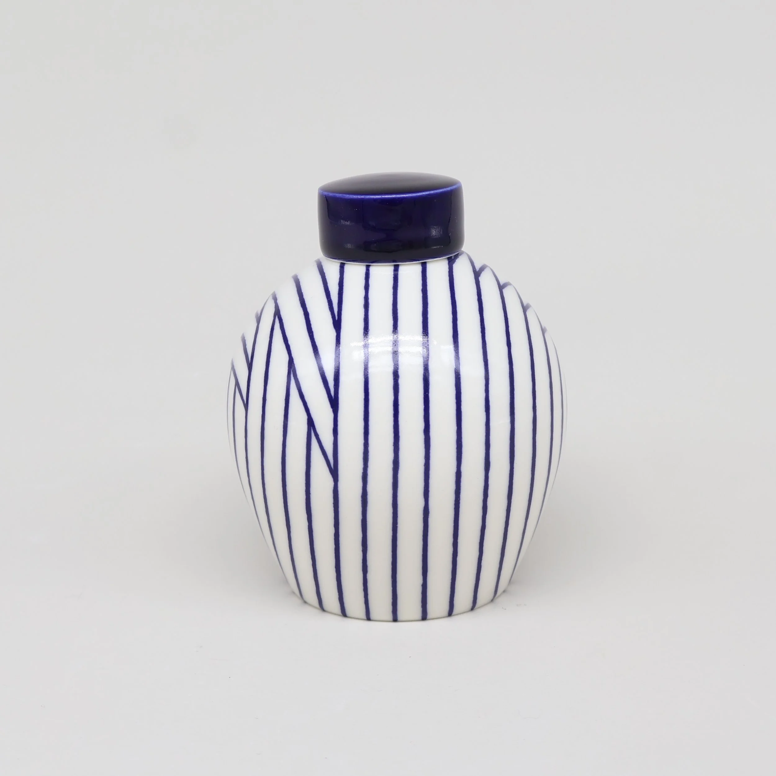 layered lines ginger jar 4.jpg