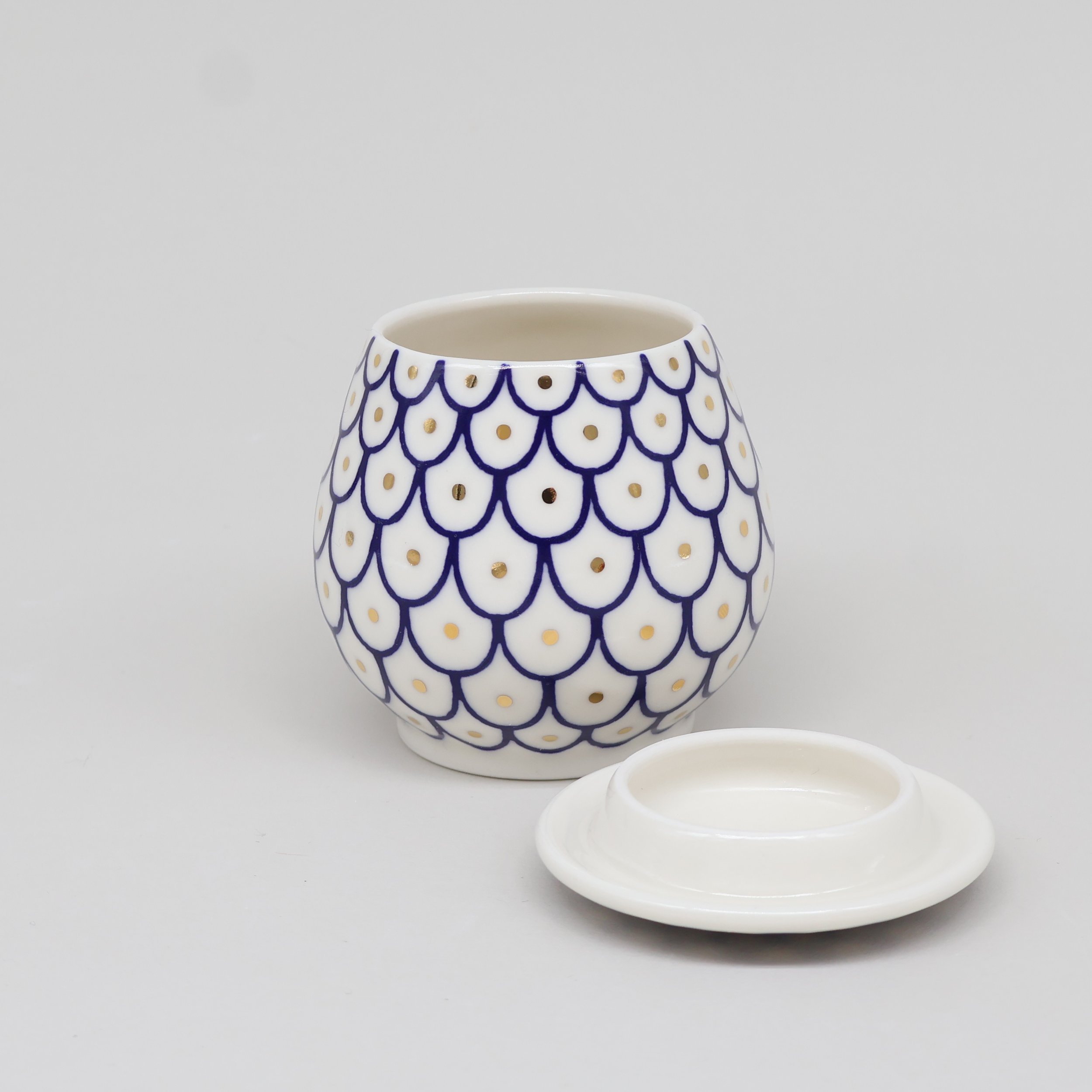 scalloped tea jar 3.jpg