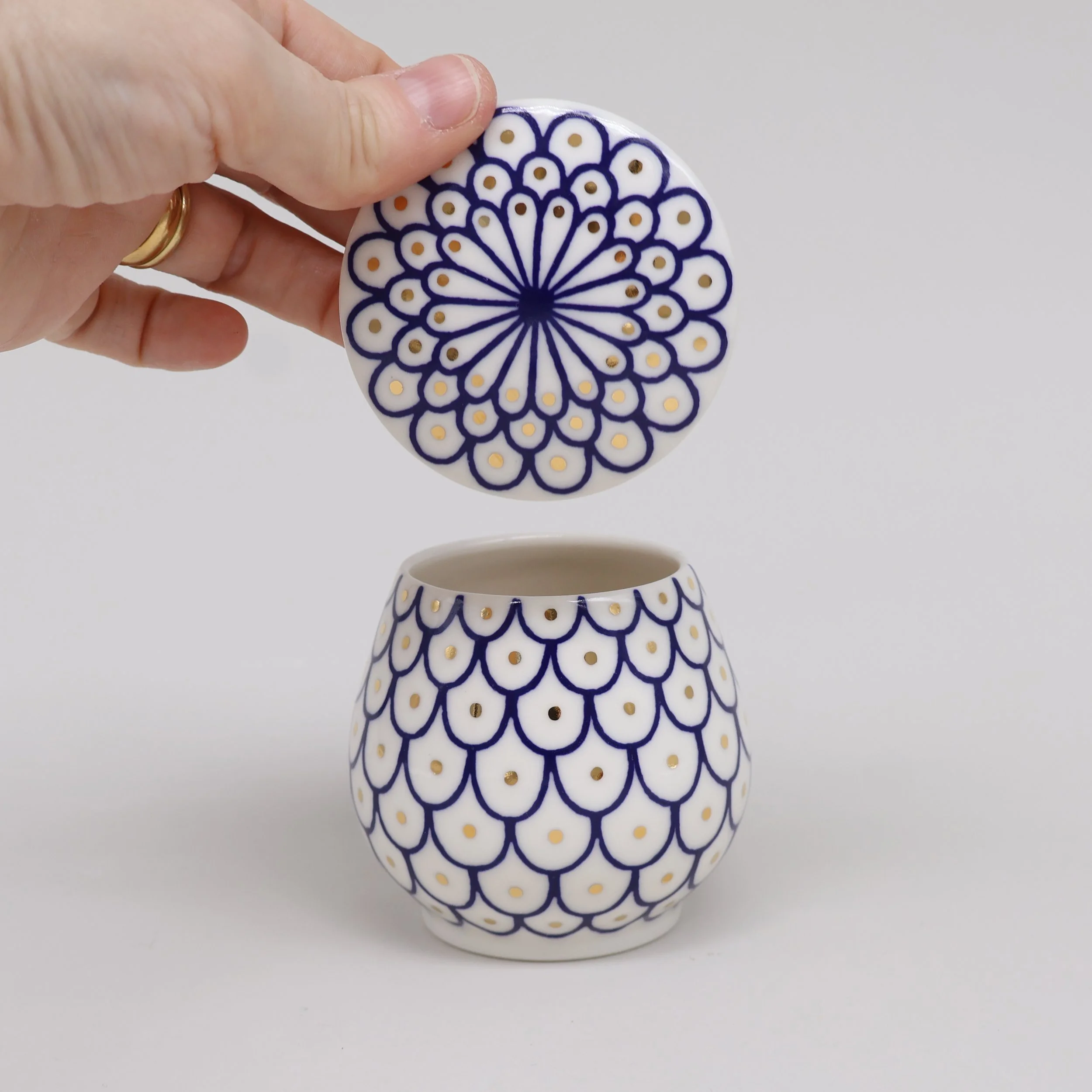 scalloped tea jar 2.jpg