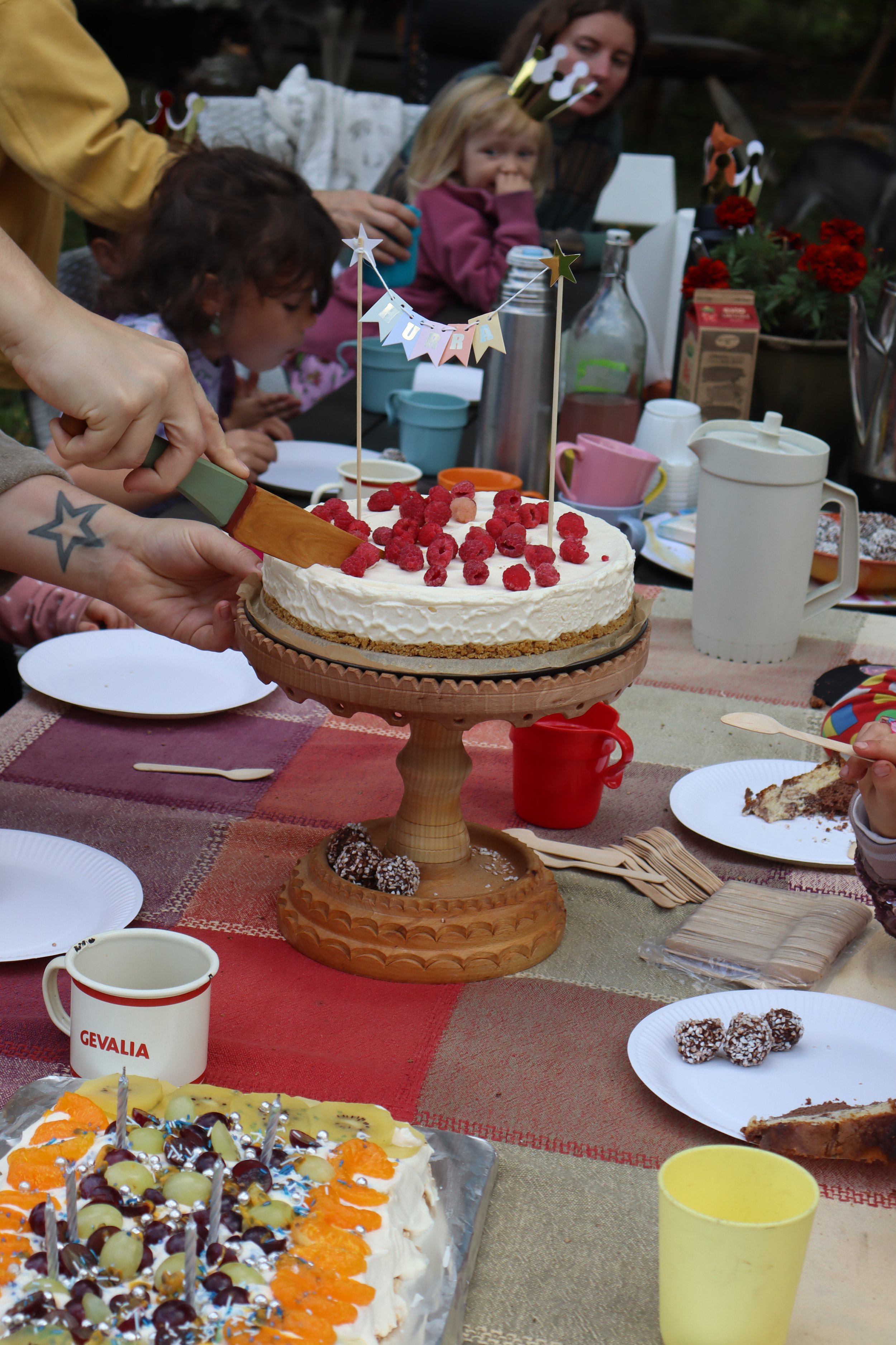 Tårtfatet, kom väl till användning på min sons 6års kalas.