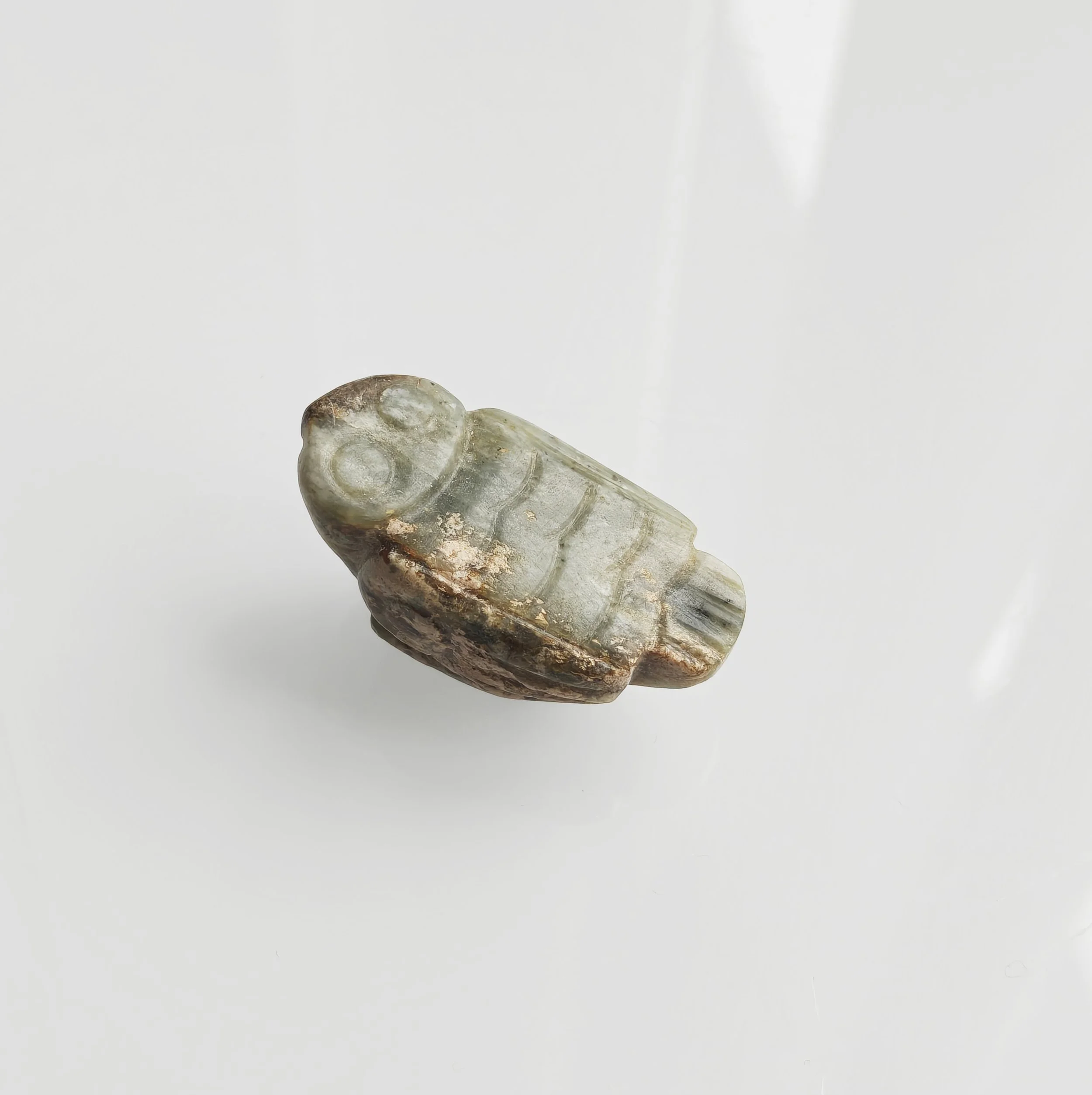A Chinese carved archaic jade bird pendant