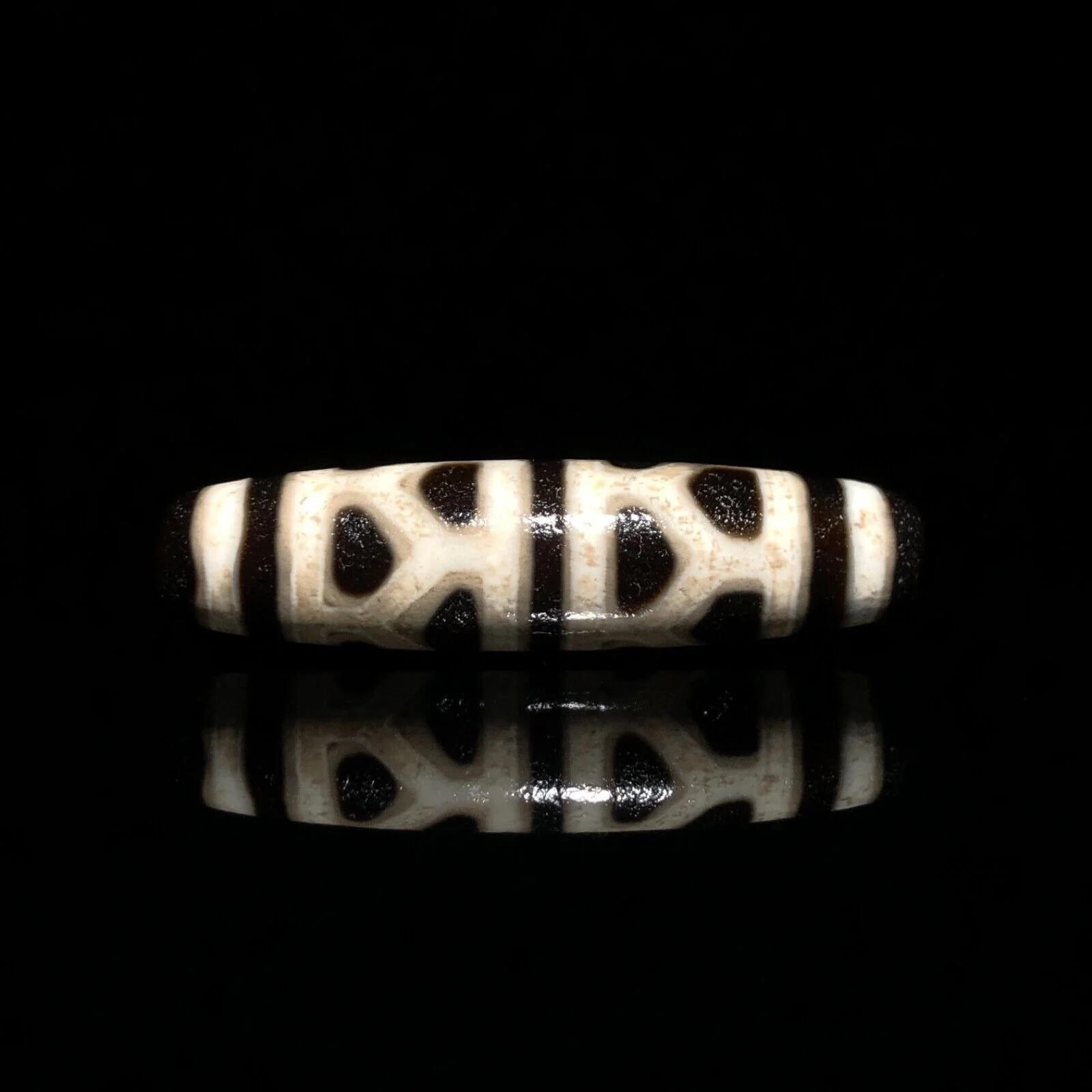 A Tibetan Agate ‘Tortoise Shell’ Longevity Dzi Bead Pendant Amulet - Himalayan Region