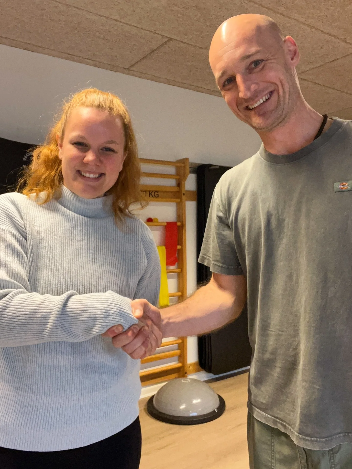 D&eacute;t her - det har jeg gl&aelig;det mig til at dele med jer! 
Kontrakten er underskrevet, og Sm&aring; Trin kommer til Aalborg! 👣
Pr. 1/1-26 er jeg i gang med at behandle og hj&aelig;lpe jeres sk&oslash;nne b&oslash;rn hos @fysiocentercitysyd.