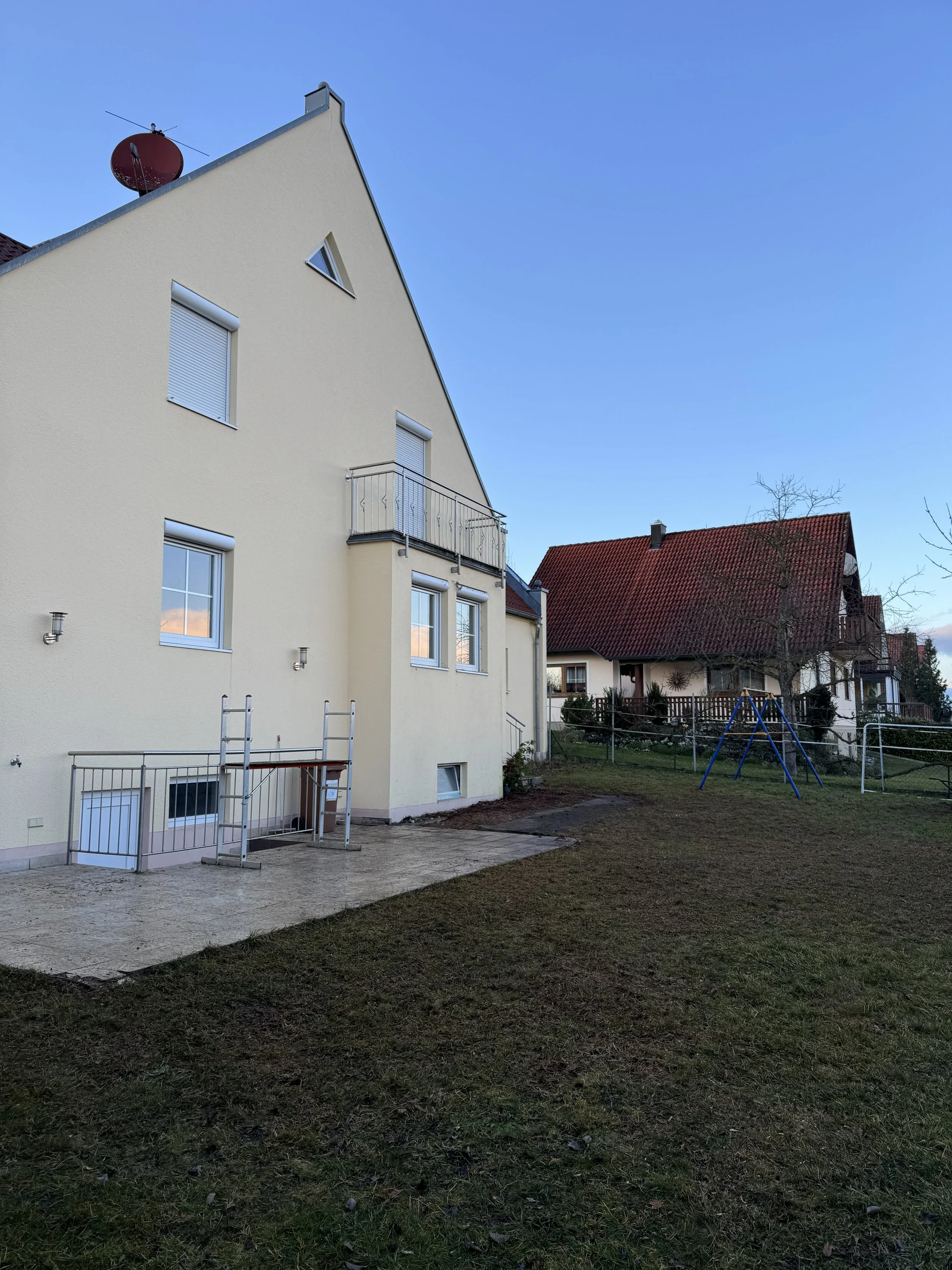 Grünanlagenpflege — STRAHL Gebäudereinigung & Hausmeisterservice - Augsburg (5).jpg