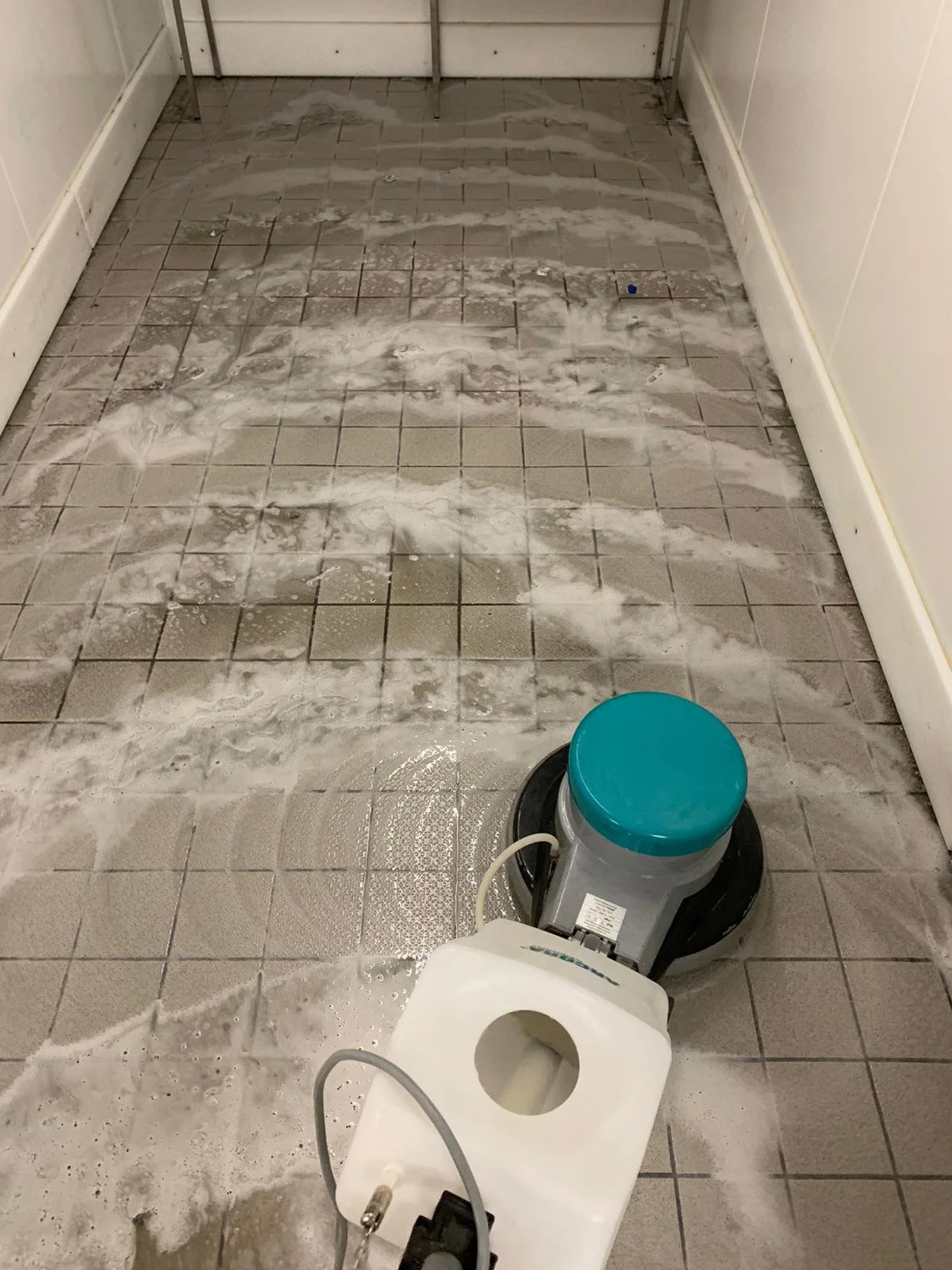 Grundreinigung — STRAHL Gebäudereinigung & Hausmeisterservice - Augsburg (20).jpg