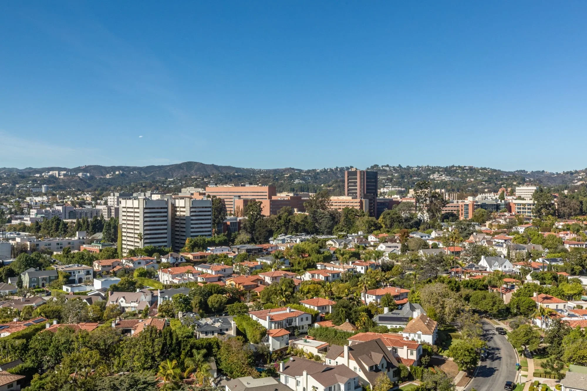 11- 10727WilshireBlvdUnit1702-018.jpg