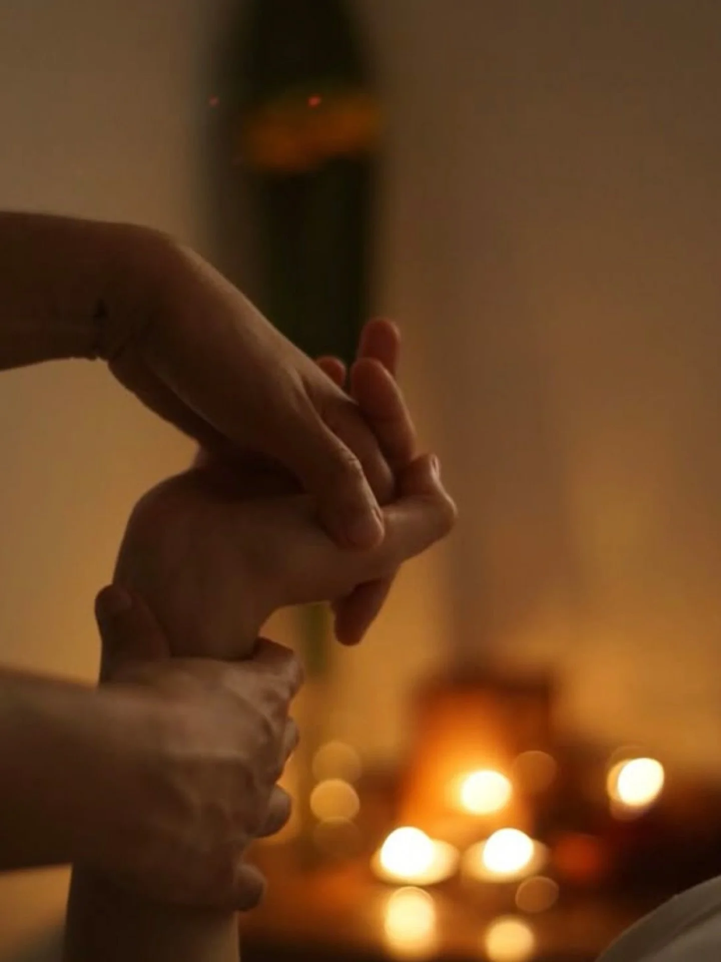 So&hellip; what does trauma-informed massage mean?

Trauma-informed massage recognizes that every person&rsquo;s body carries experiences that shape how they respond to touch. Rather than focusing on trauma itself, it emphasizes choice, clear communi