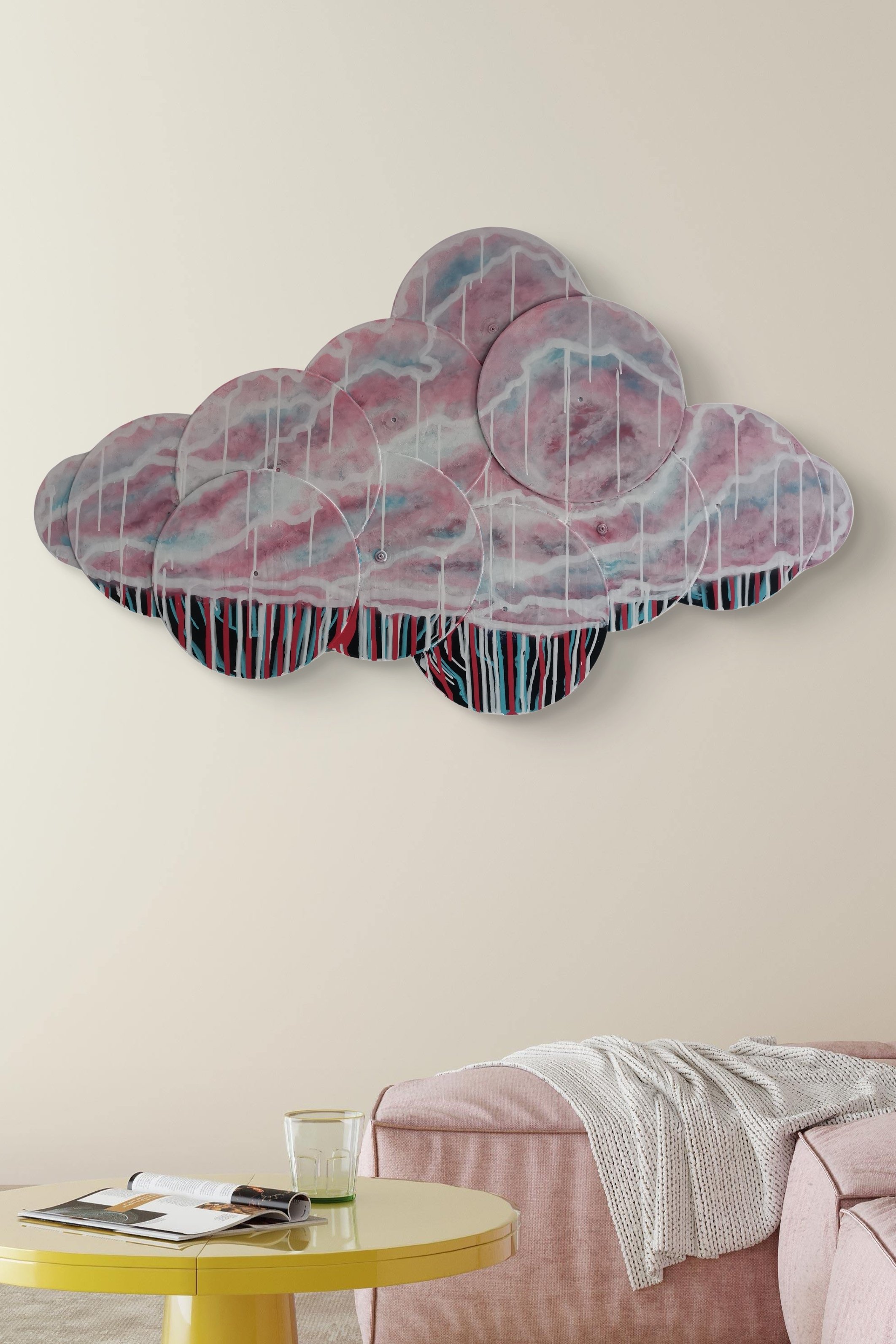 "The Sky Listens" ist ein Raum zwischen Klang und Stille. Schwebend, offen, im Übergang.
Upcycling-Objekt aus Schallplatten, Acrylfarbe und Markern, rückseitig mit Holzrahmen versehen. 
Das Werk ist ein Unikat (119 x 71 x 5 cm); Preis 1600 € zzgl. Ve