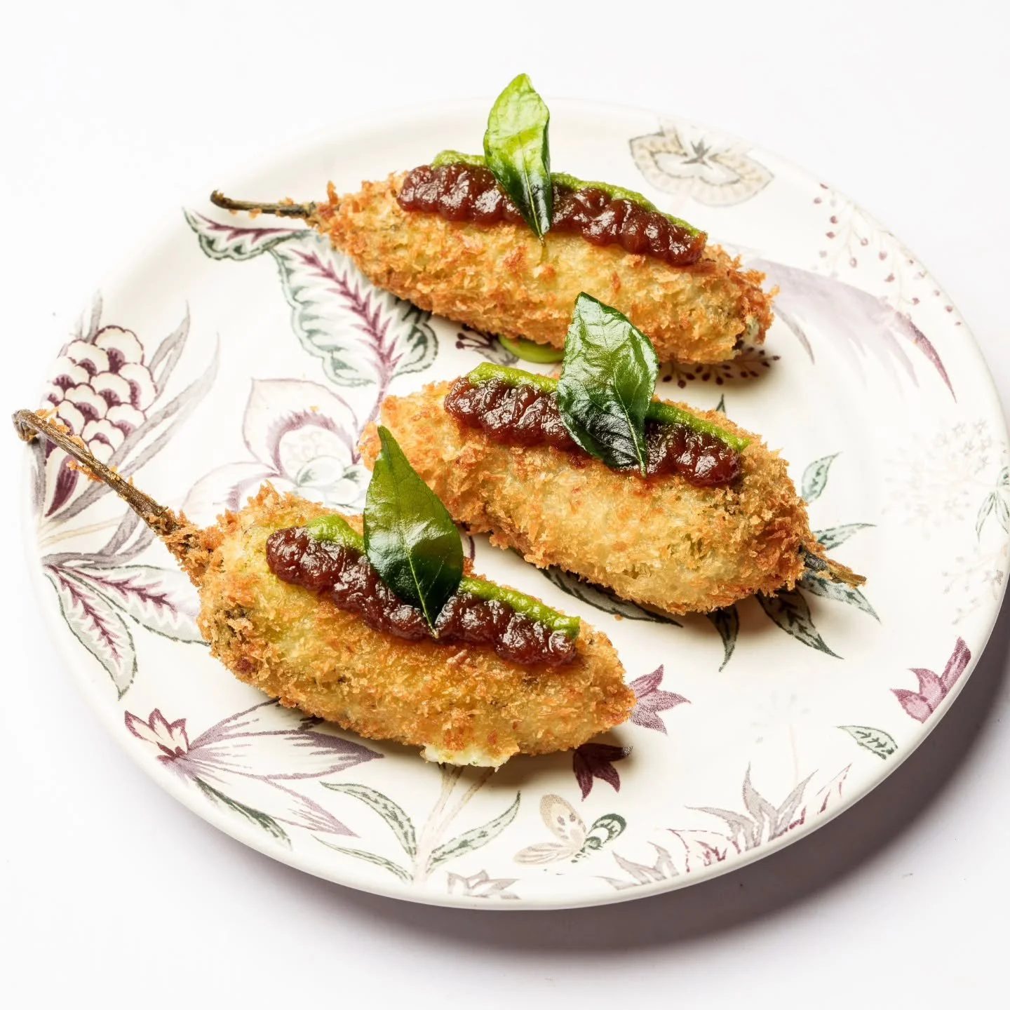 Panko crusted mirchi vada ... 
For your early evening snack 😋 

#indiancusine
#streetfood
#Gourmet
#wedding
#snack
#indianweddings