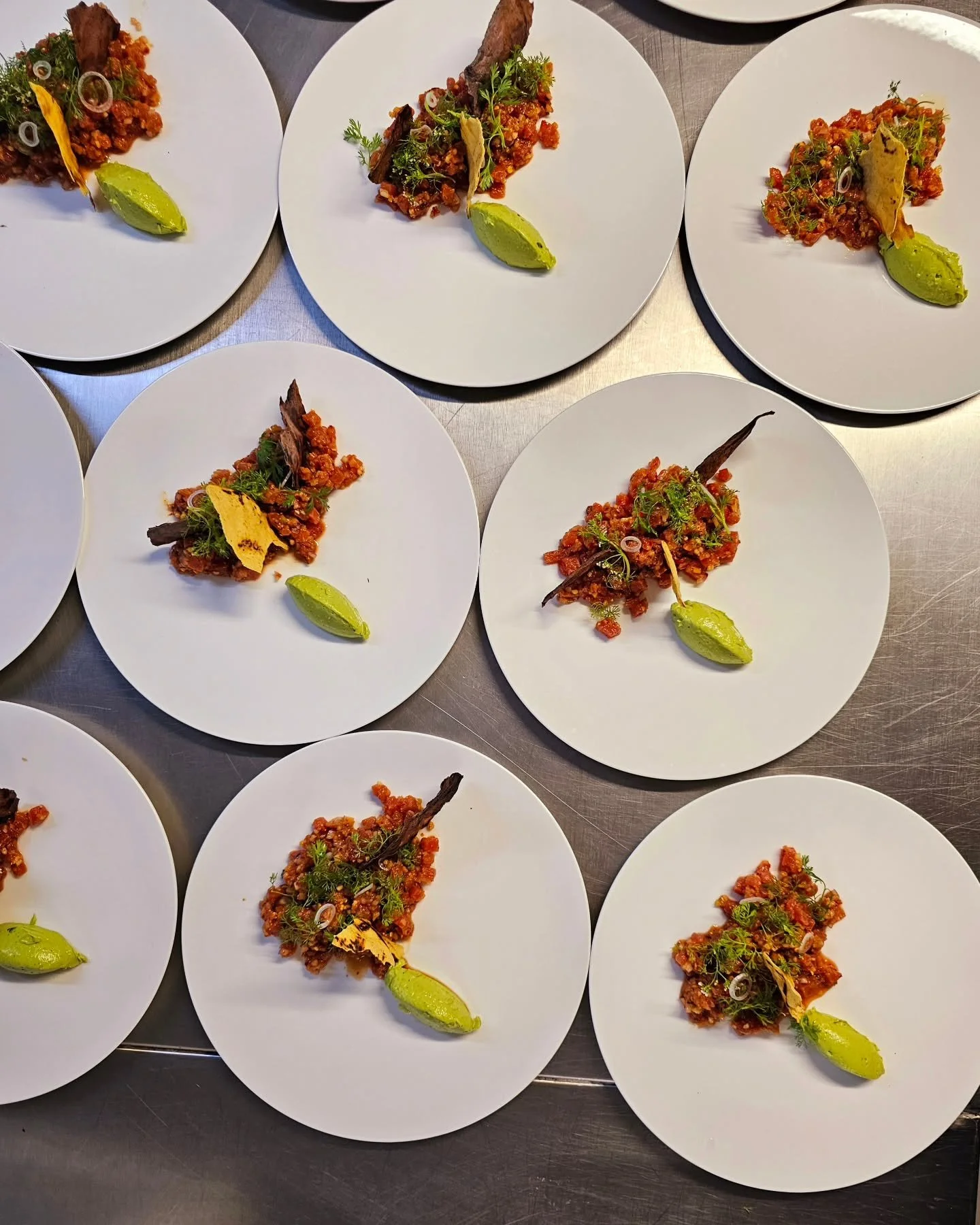 Keema and Crackers with Avocado 🥑 mousse 
.
.
.
.
.
#smallplates #monoportions #lambdishes #corporateevents #weddingcatering #destinationweddings