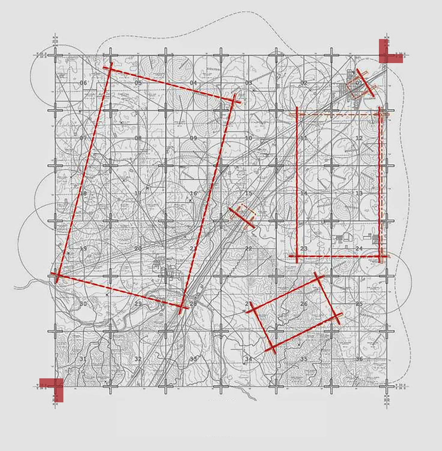 Harita Mühendisliği Görseli: Arazi eş yükselti eğrileri, halihazır durum gösteren plan ve harita üzerinde çizilmiş geometrik şekiller ve detaylar.