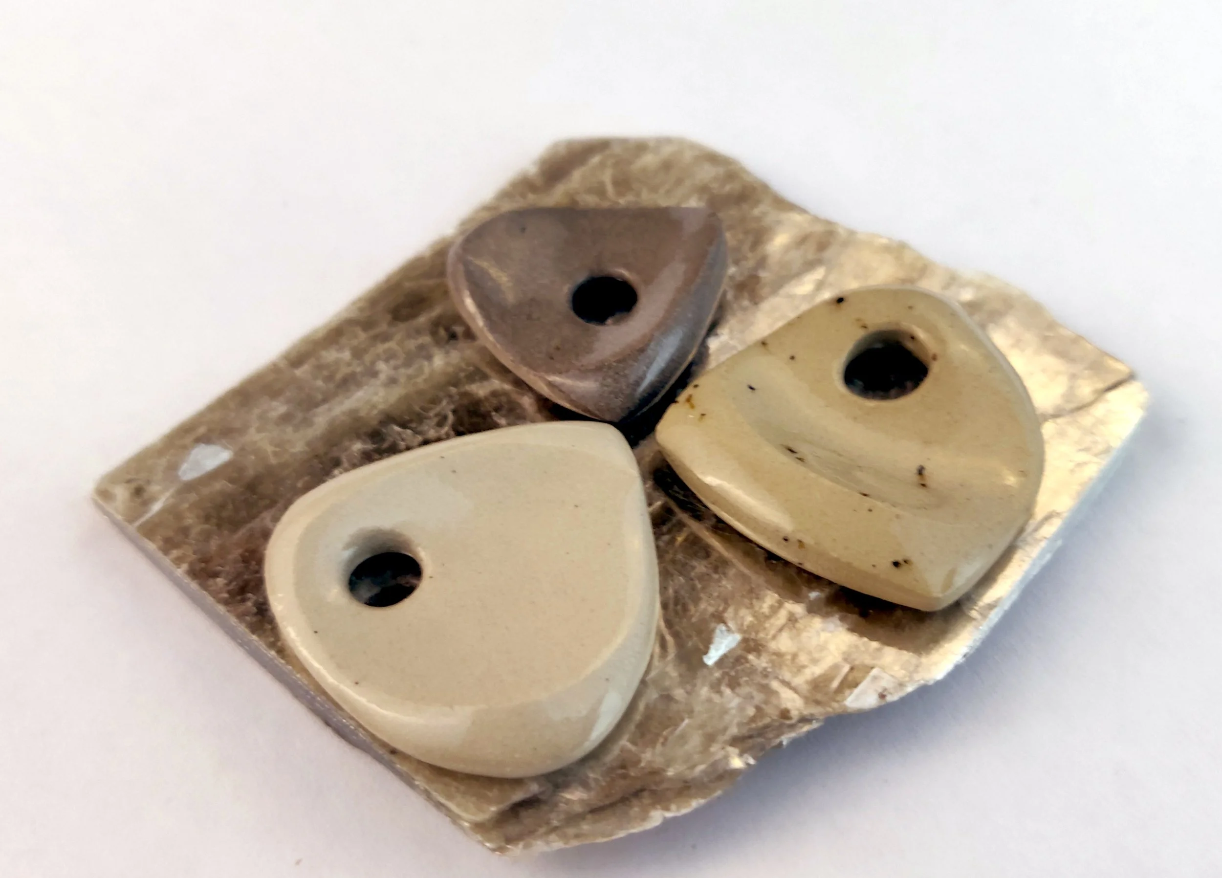 ergonomically contoured ceramic guitar picks