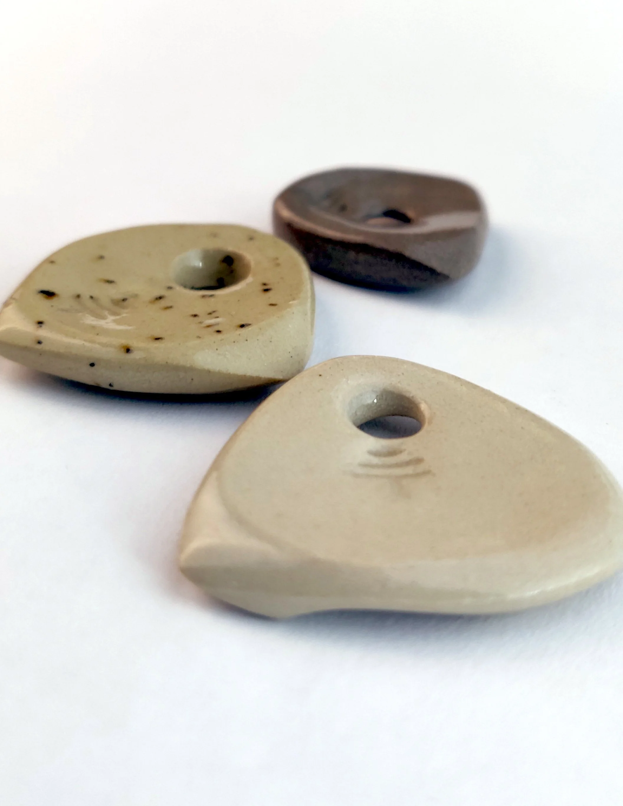 ergonomically contoured ceramic guitar picks