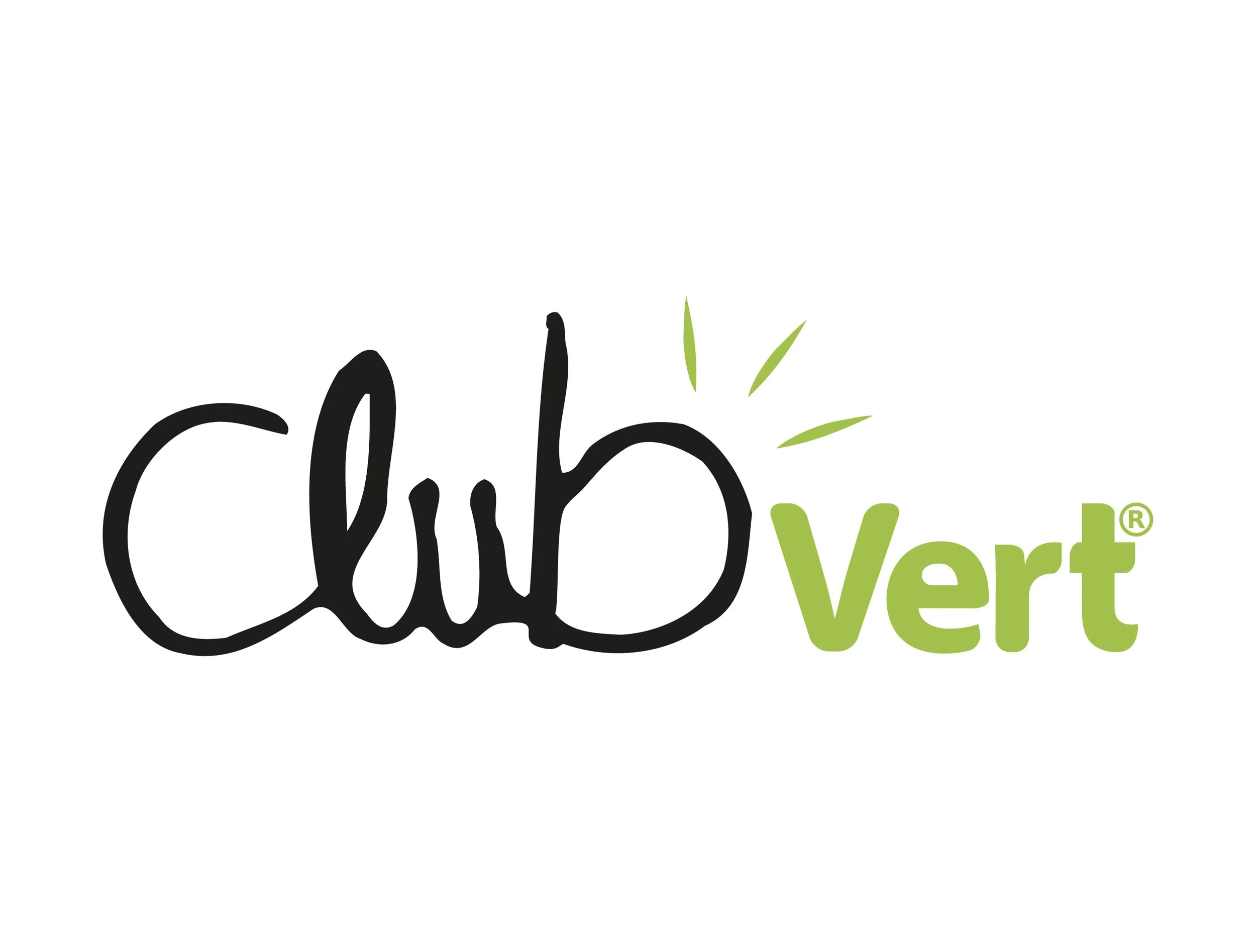 Logo avec le texte "club Vert", le mot "club" en noir écrit en script avec un style manuscrit et "Vert" en vert avec une police simple. Il y a aussi des lignes vertes au-dessus du mot "Vert".