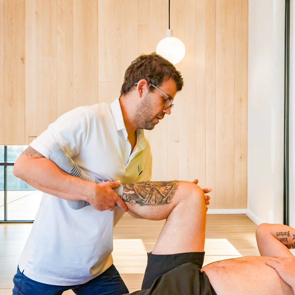 osteopathy-treatment-cromwell-and-alexandra-david-and-male-patient