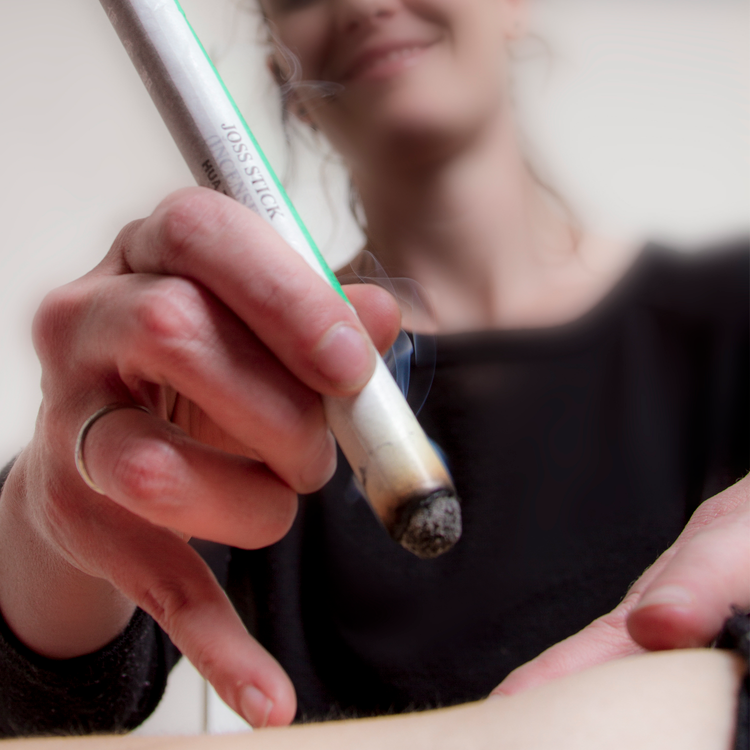 imgi_33_Moxibustion2.png