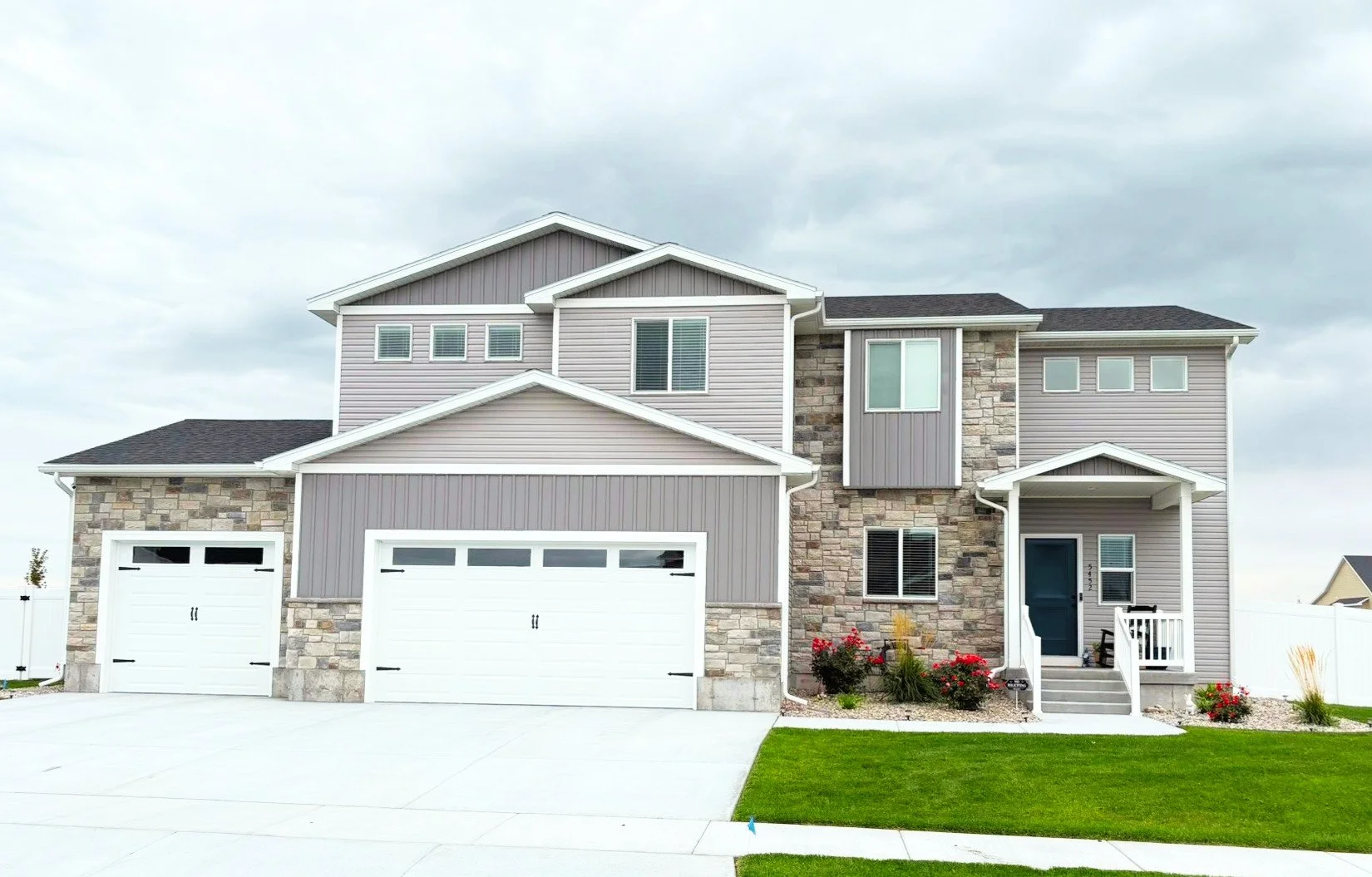 5452 Rock Hollow - Exterior.jpg