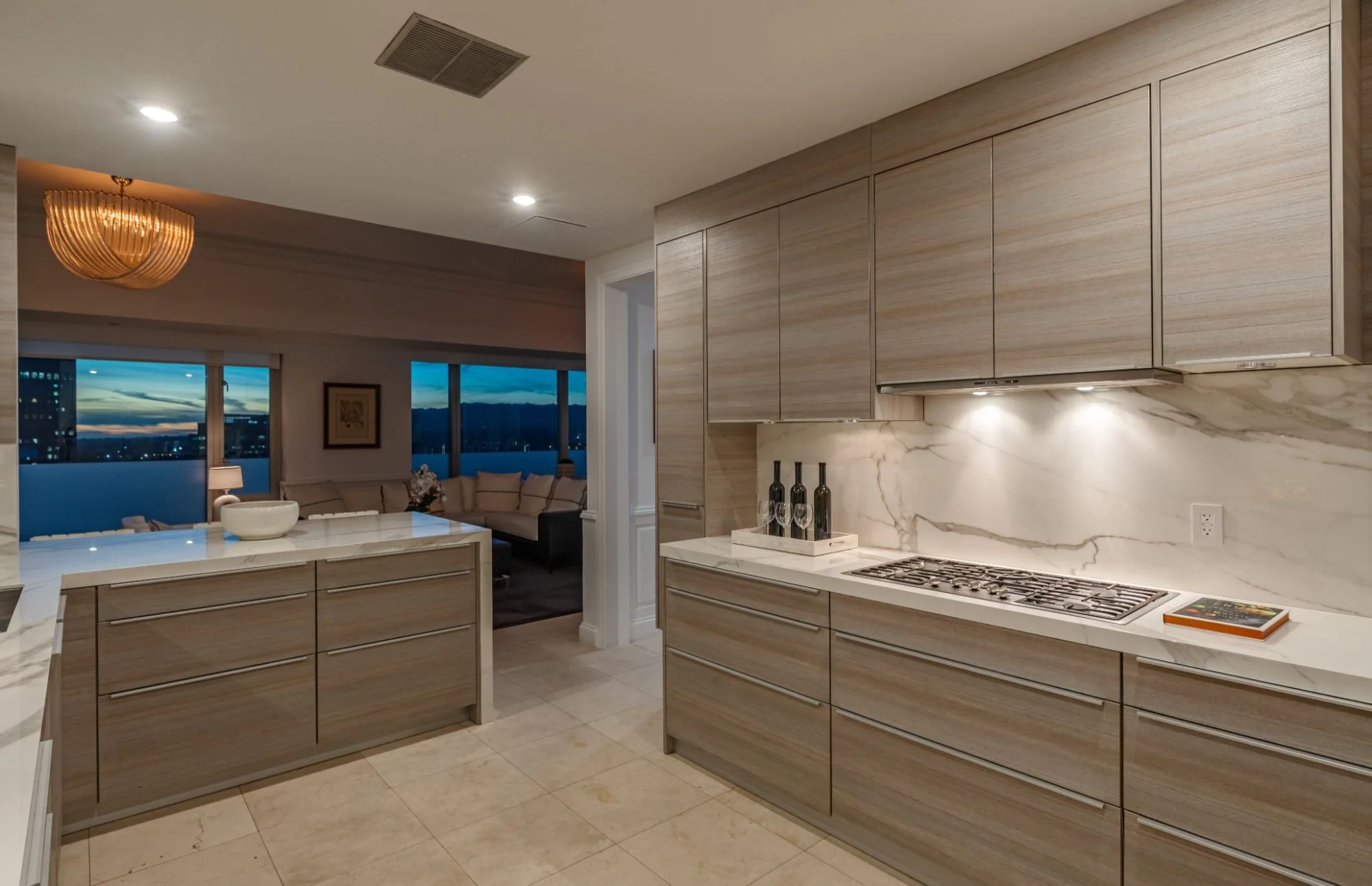 35- 10727WilshireBlvdUnit1702-065.jpg