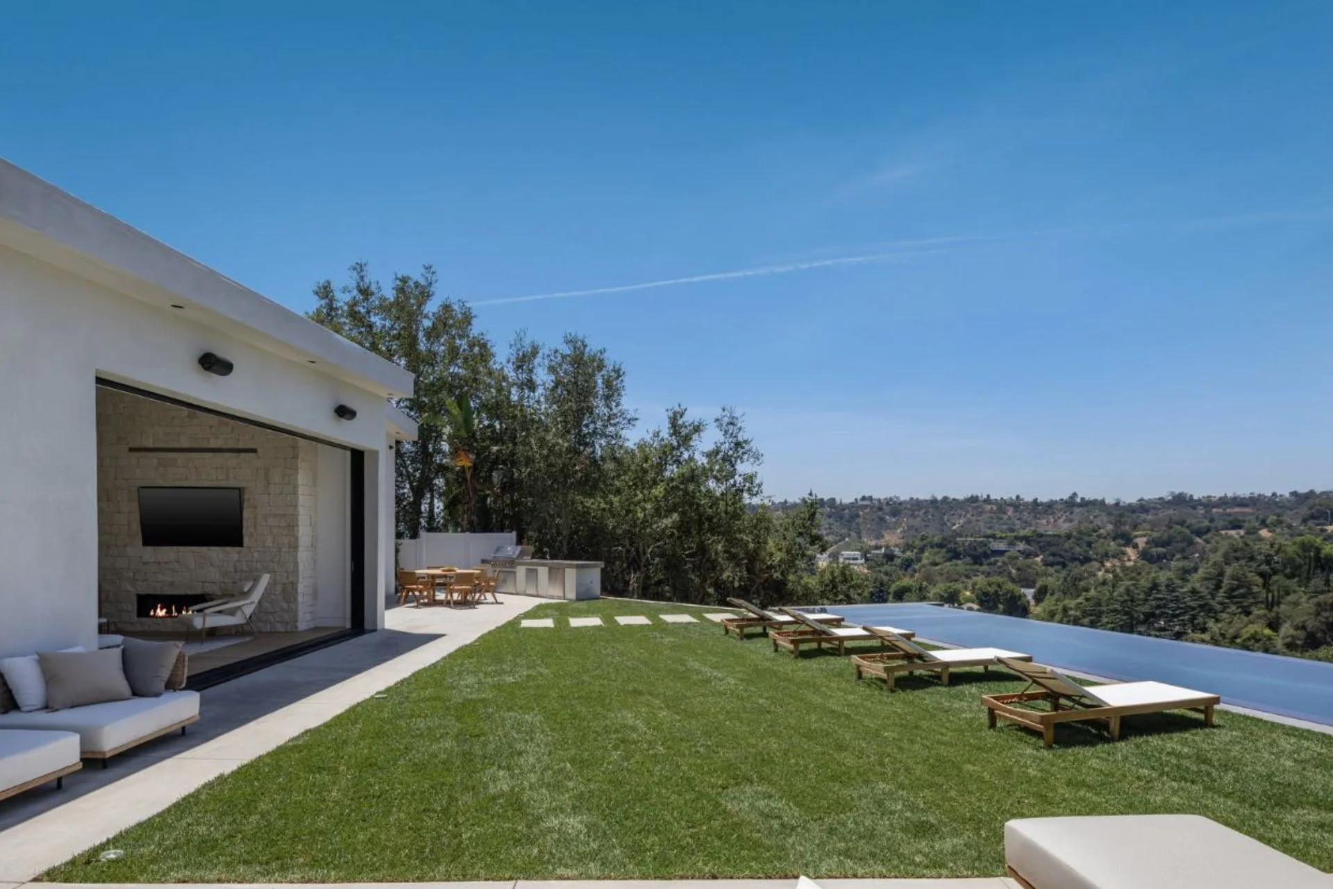 9715 Arby Dr (31).jpg