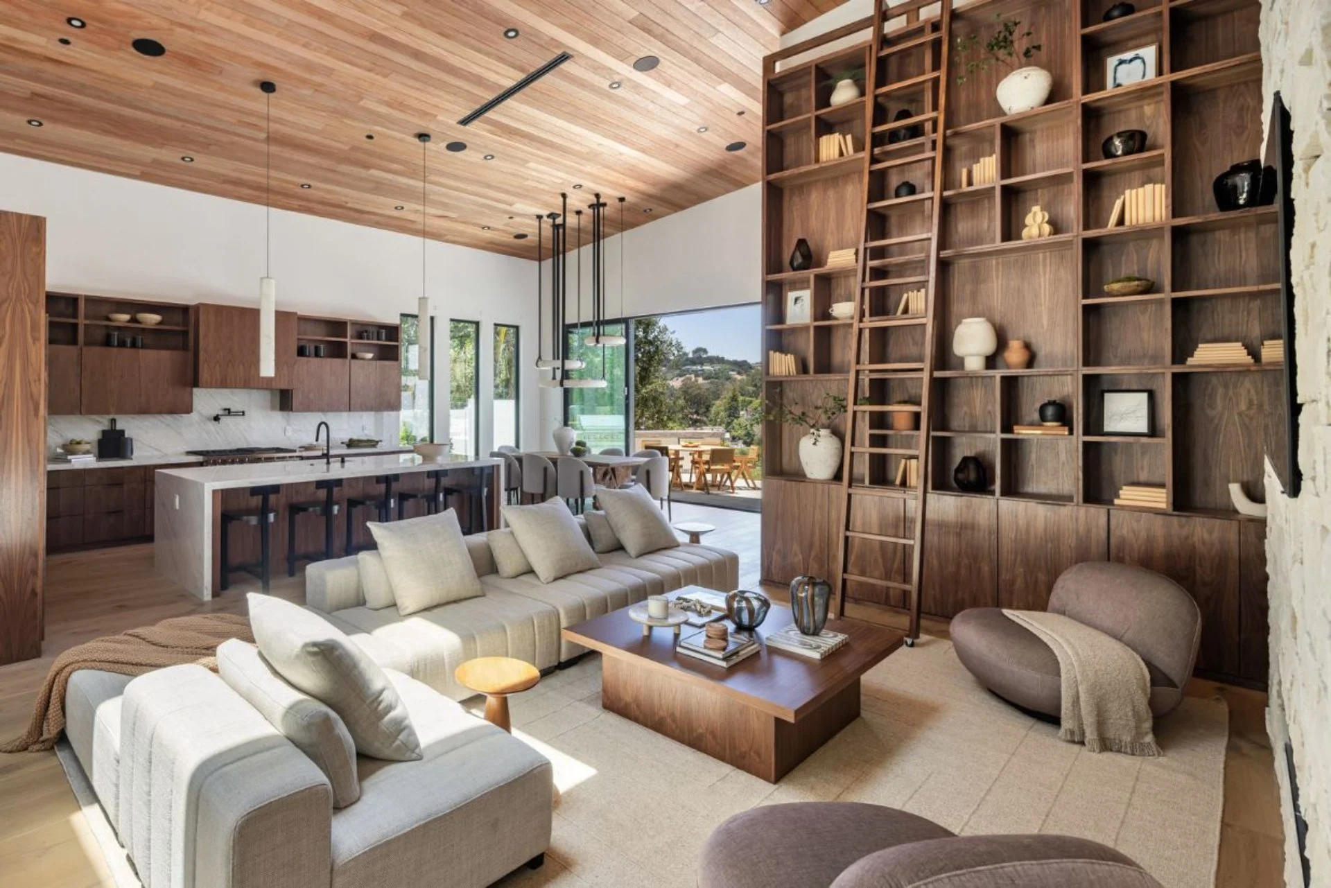 9715 Arby Dr (14).jpg