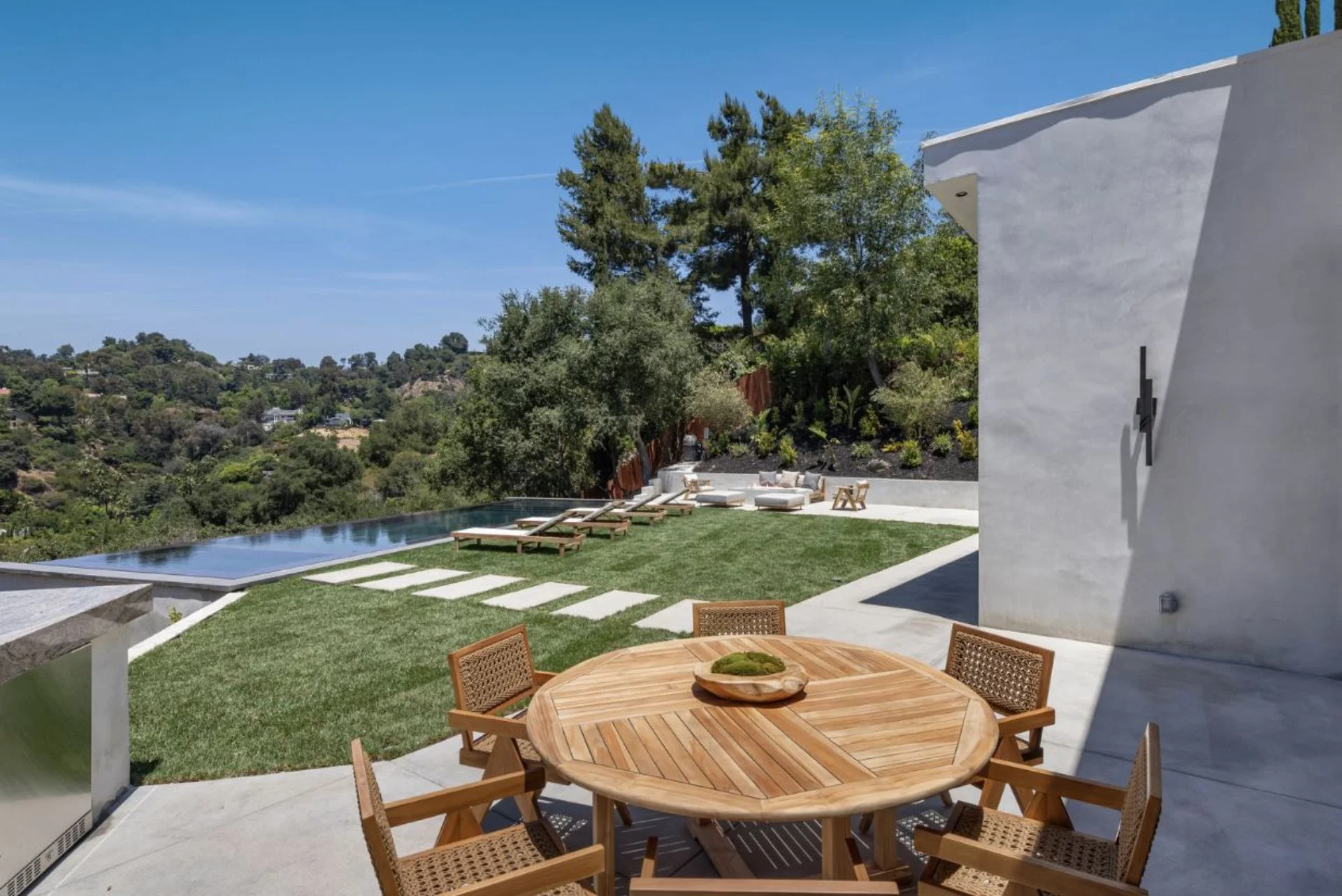 9715 Arby Dr (27).jpg