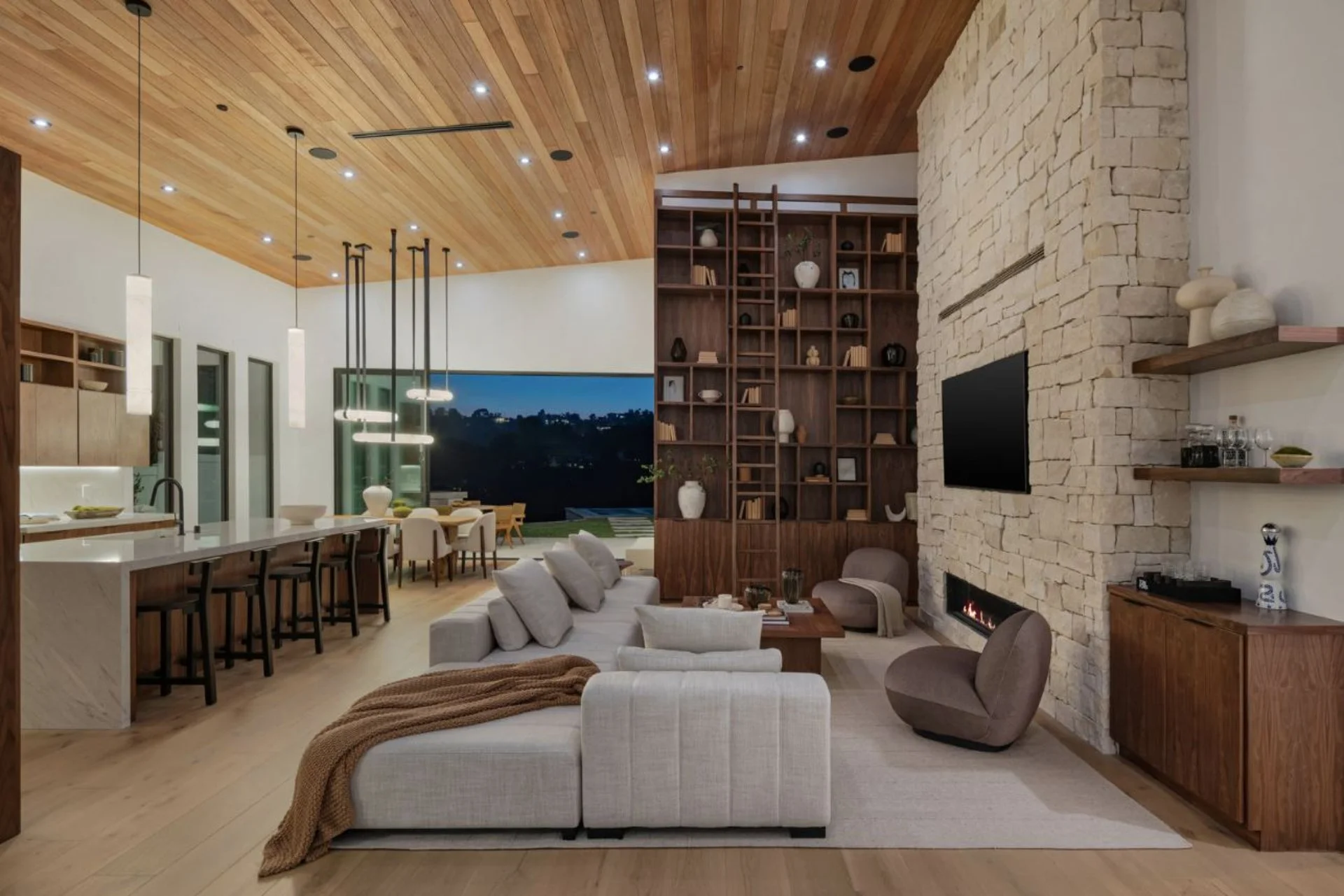 9715 Arby Dr (4).jpg