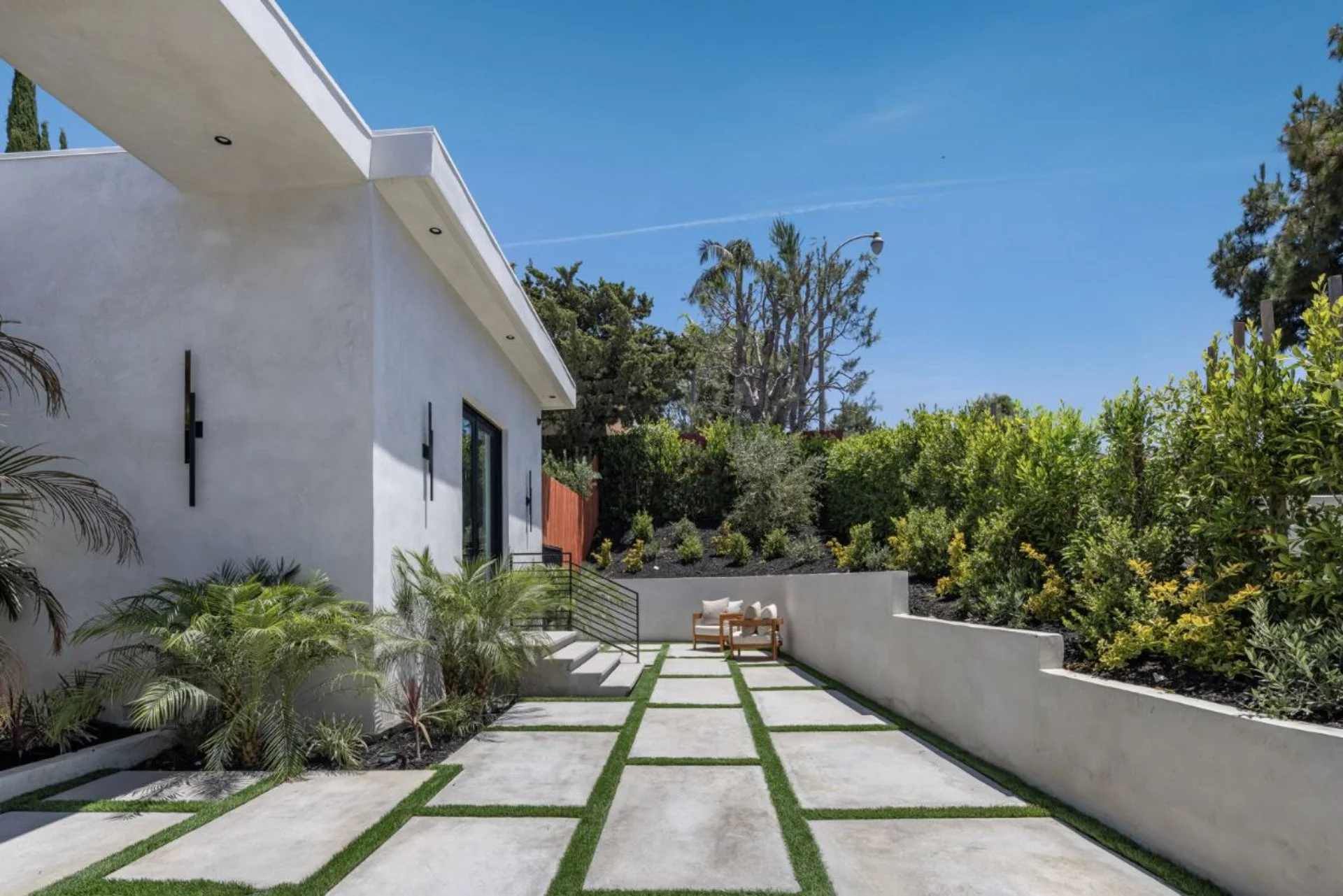 9715 Arby Dr (5)(1).jpg