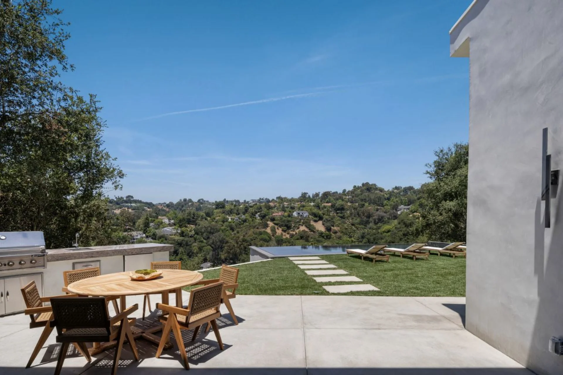 9715 Arby Dr (26).jpg