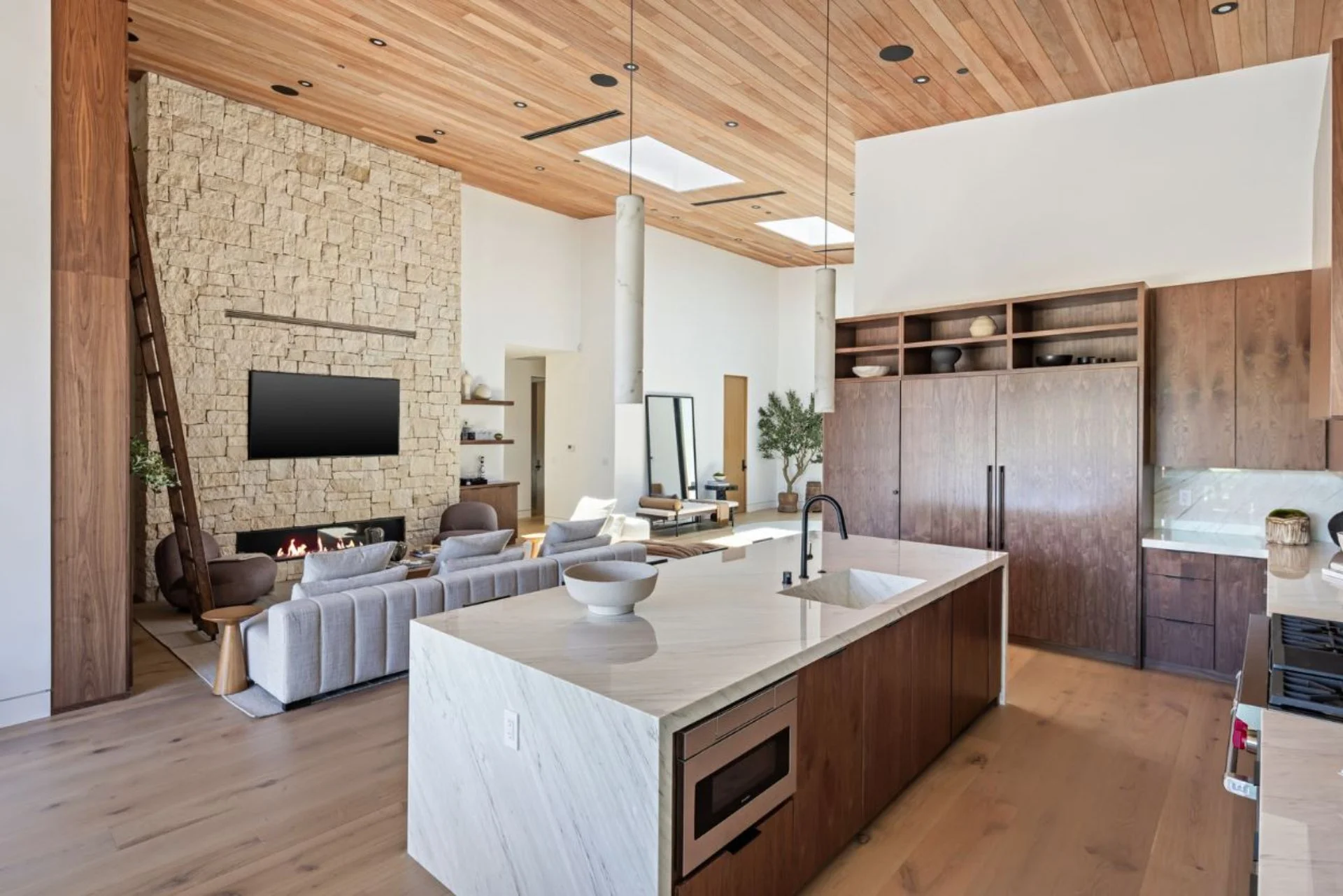 9715 Arby Dr (20).jpg