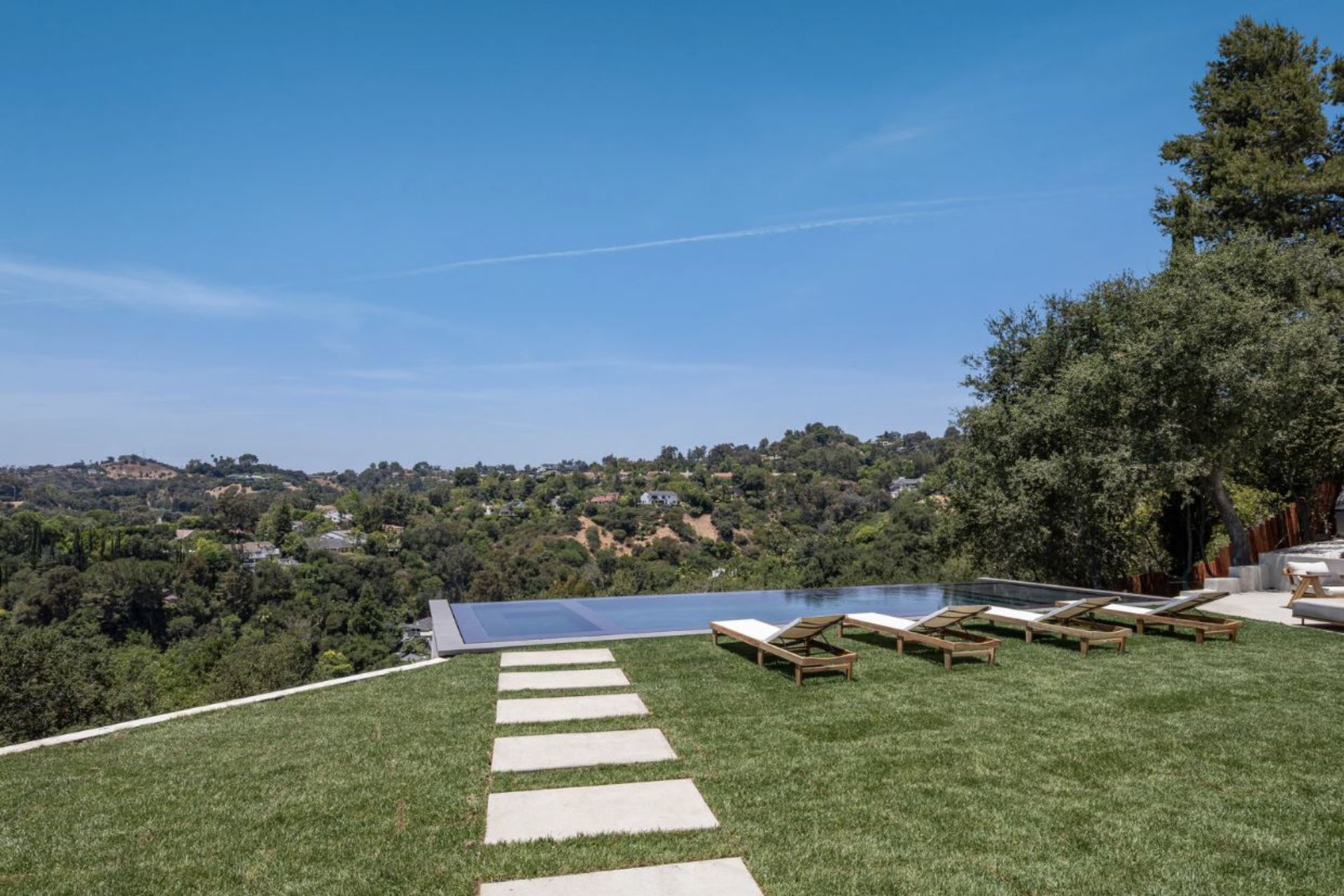 9715 Arby Dr (28).jpg