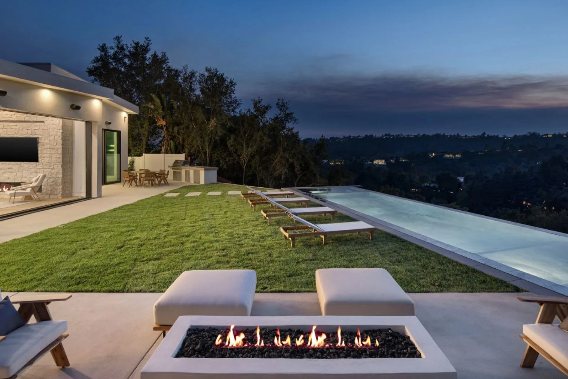 9715 Arby Dr (1).jpg