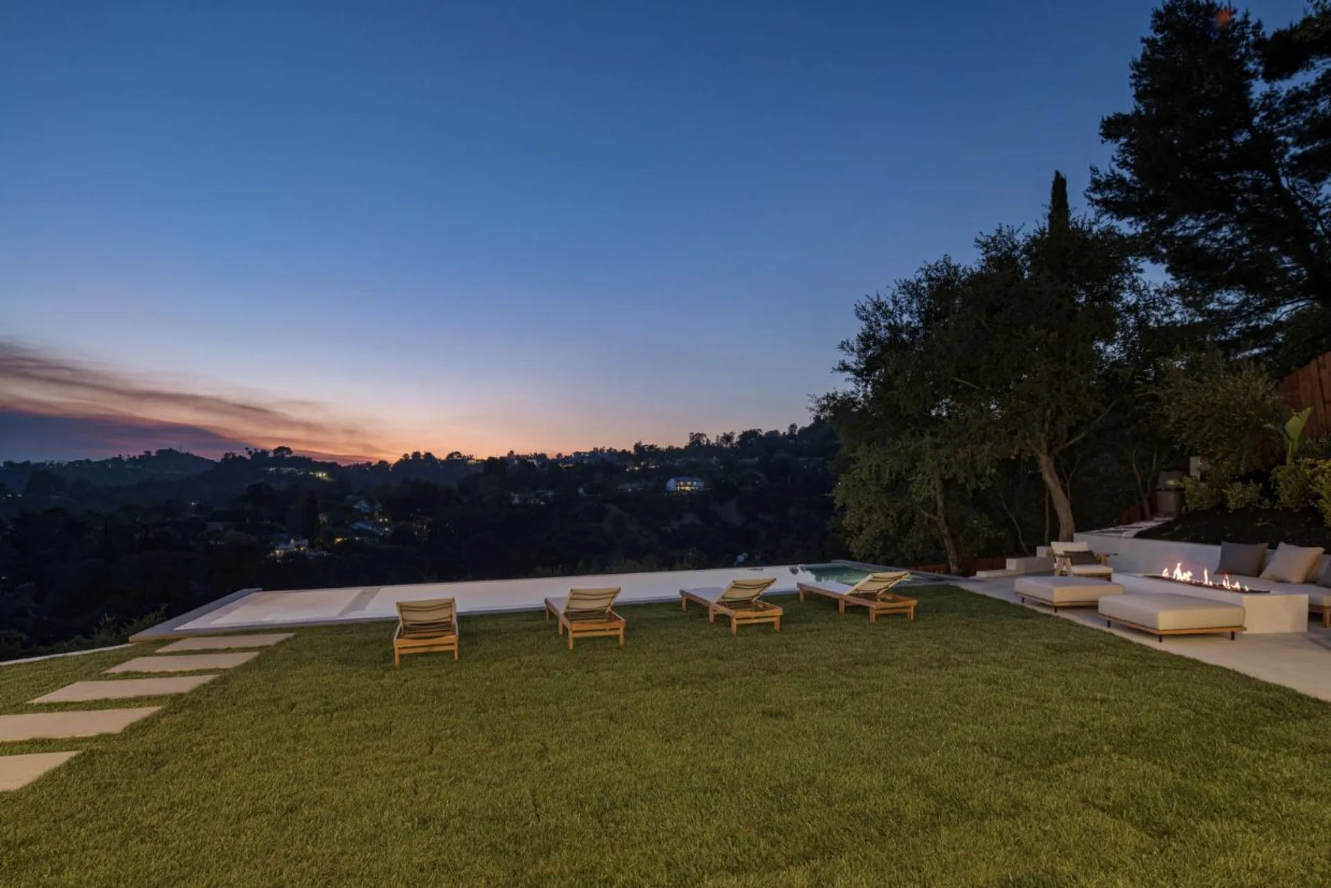 9715 Arby Dr (68).jpg