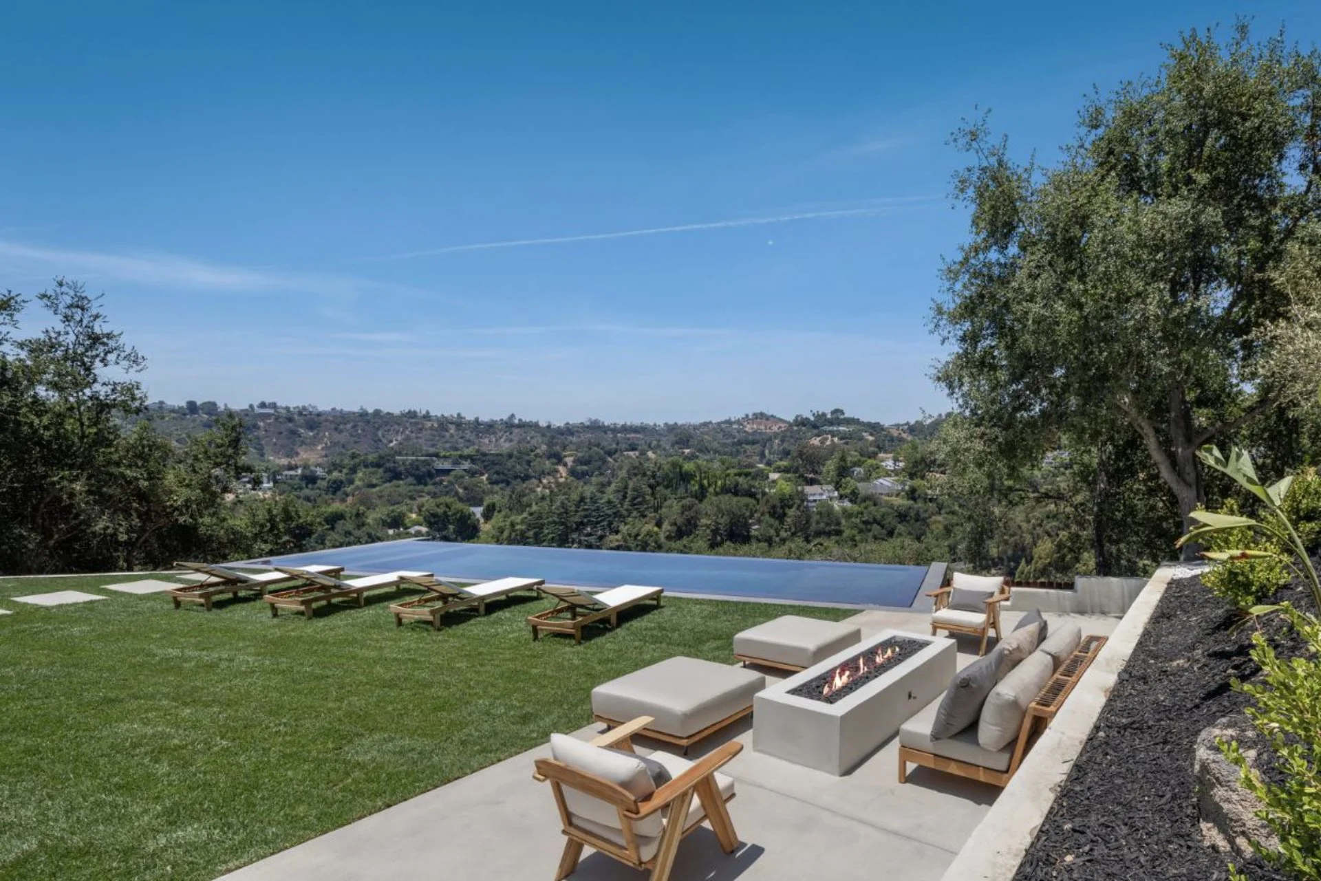 9715 Arby Dr (30).jpg