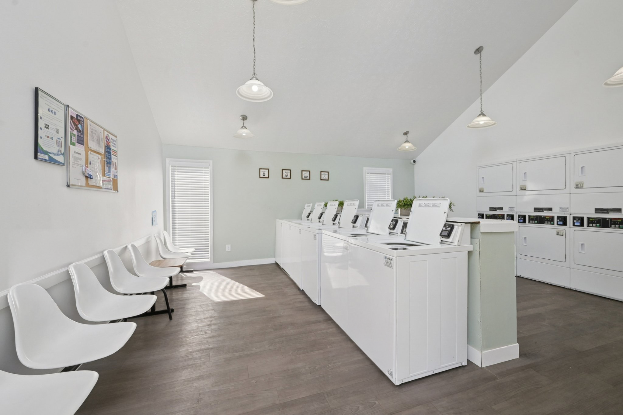 4-web-or-mls-Marlborough Ct-0310-904.png