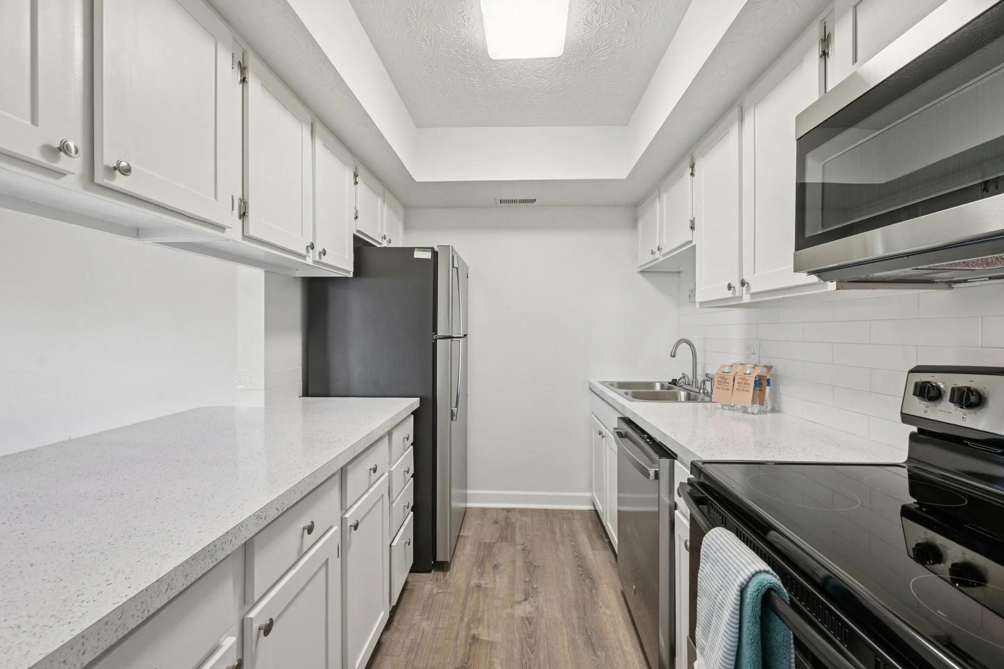 16-web-or-mls-Marlborough Ct-S0310-008.jpg