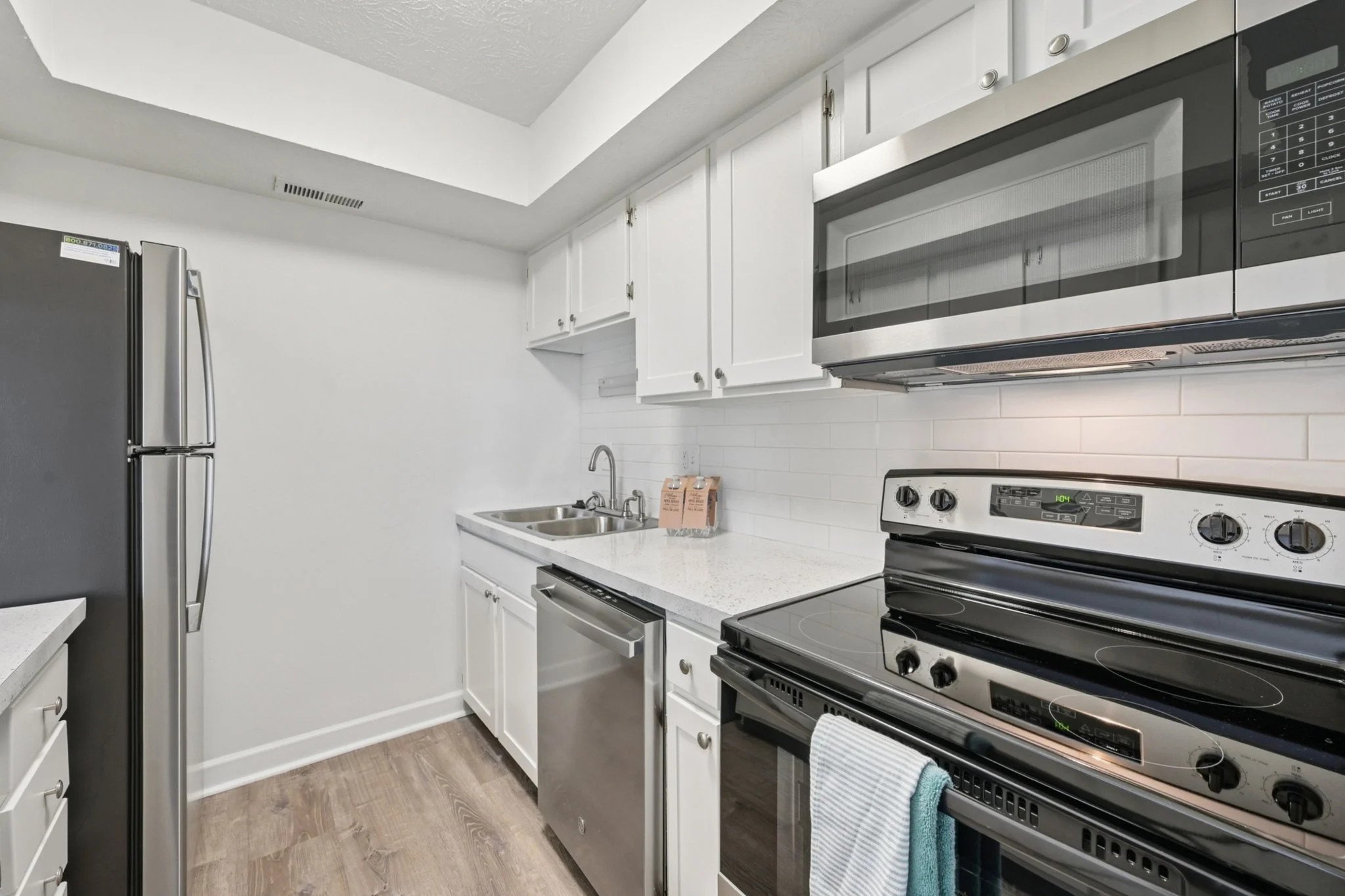 17-web-or-mls-Marlborough Ct-S0310-009.jpg